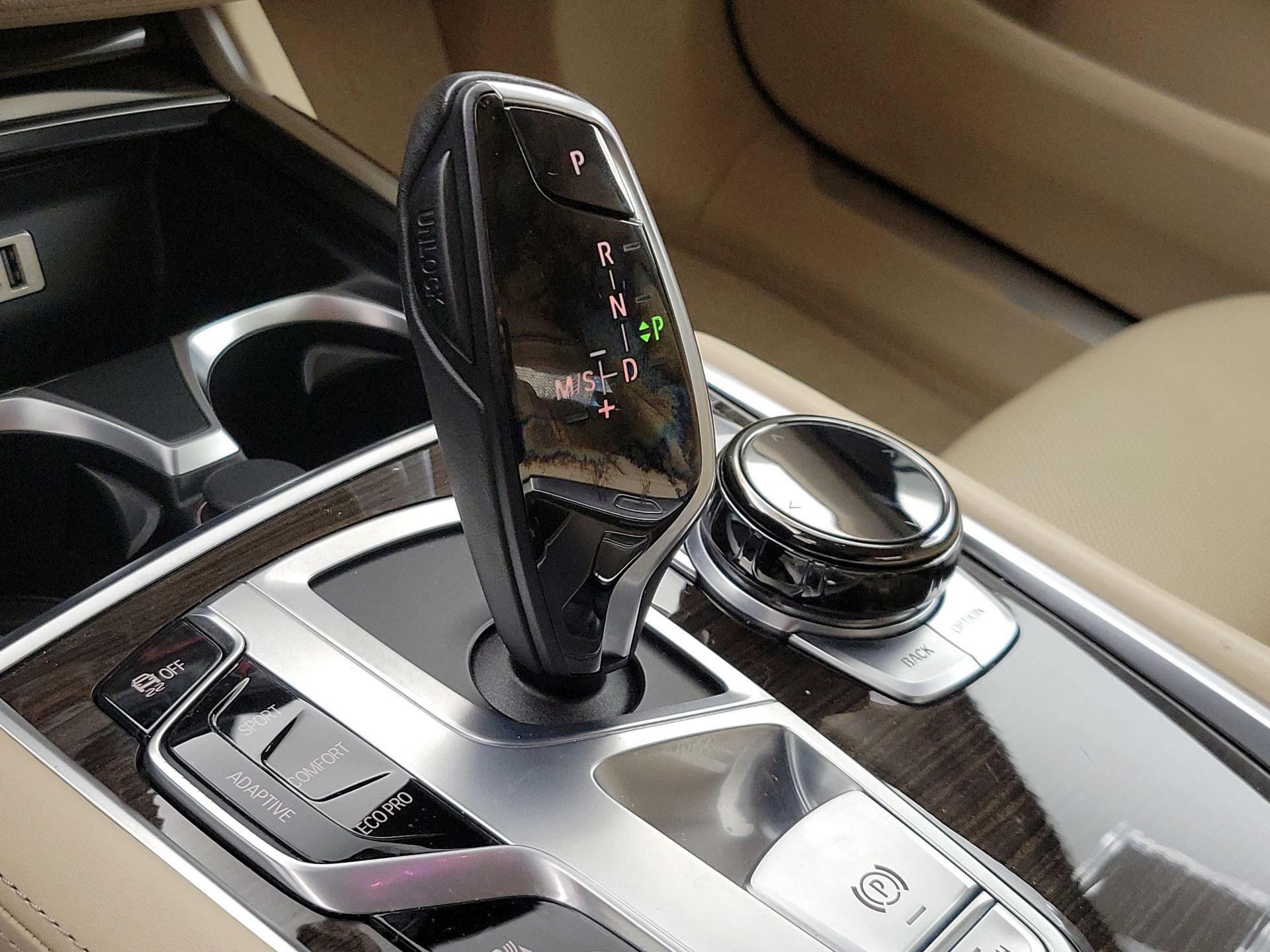 Thumbnail: 2016 BMW 7 Series - 18