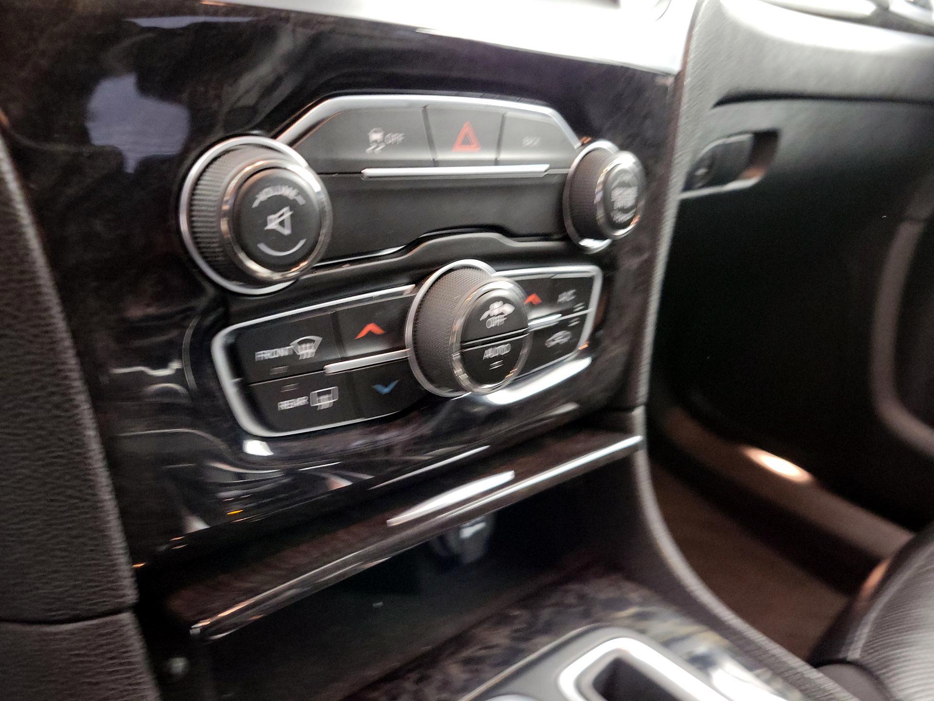 Thumbnail: 2016 Chrysler 300 - 16