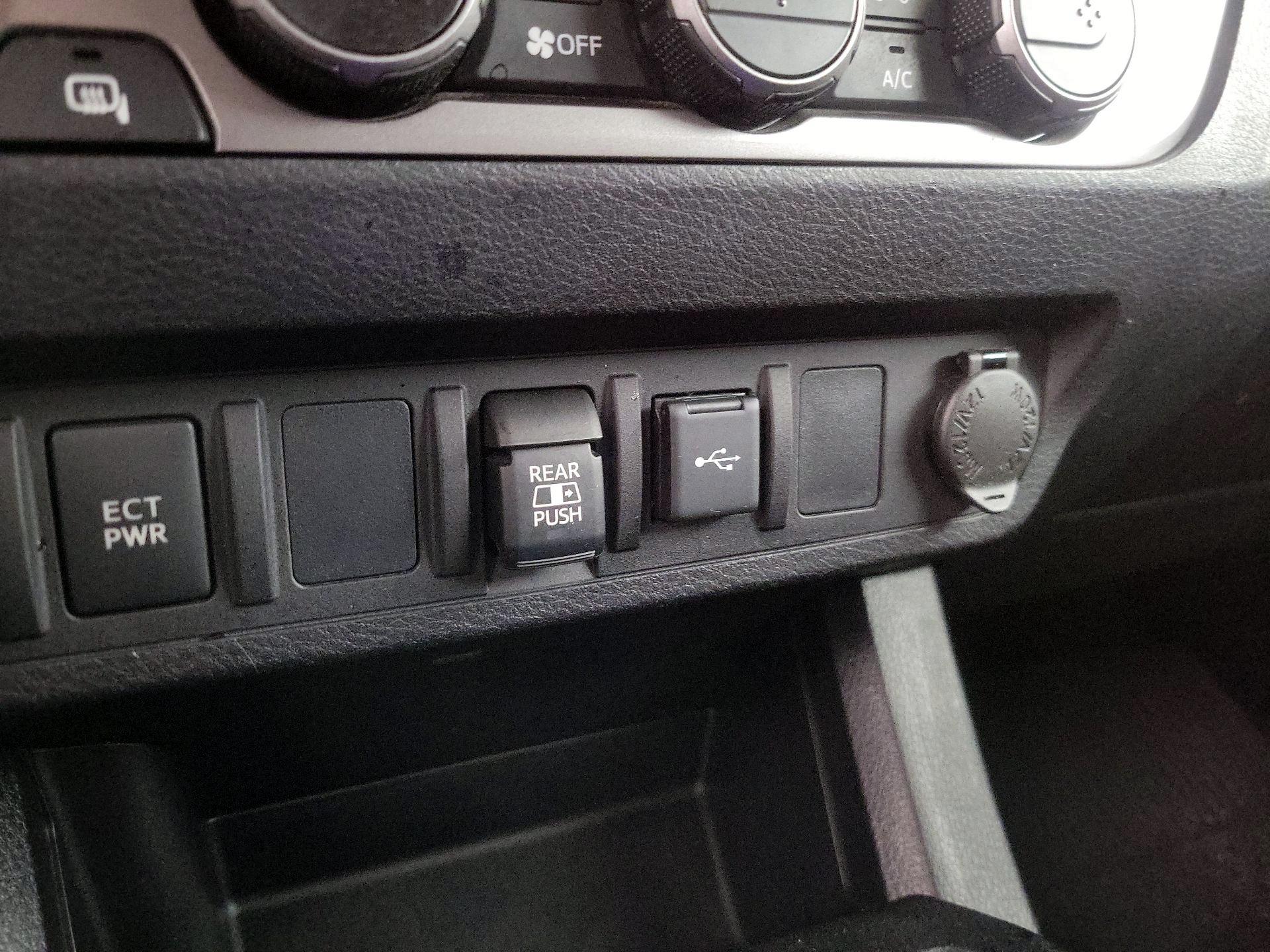 Thumbnail: 2021 Toyota Tacoma - 18