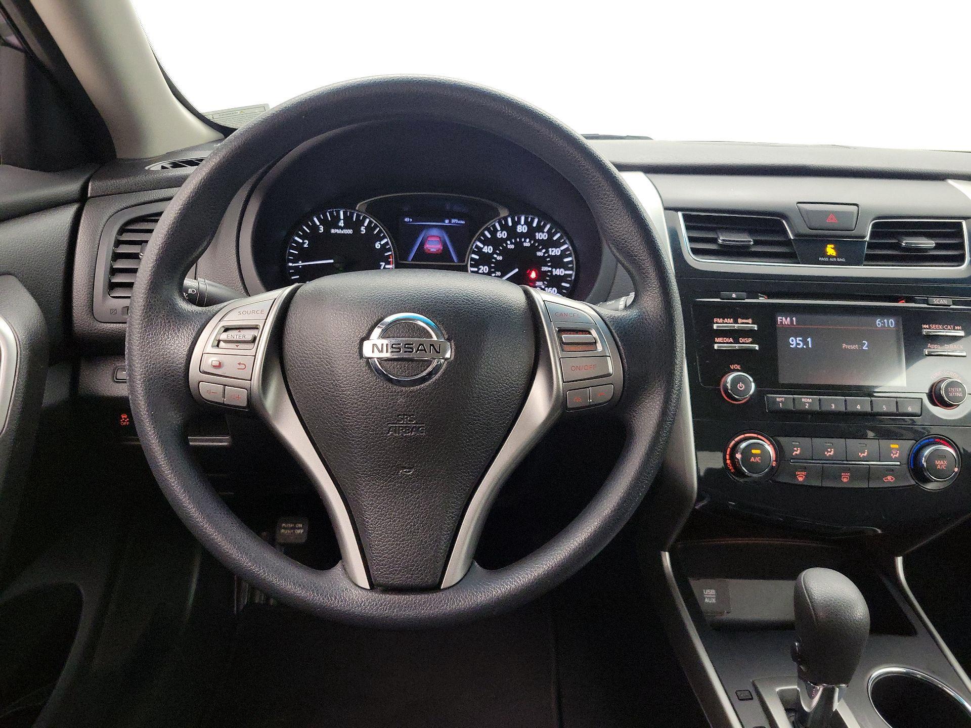 Thumbnail: 2015 Nissan Altima - 10