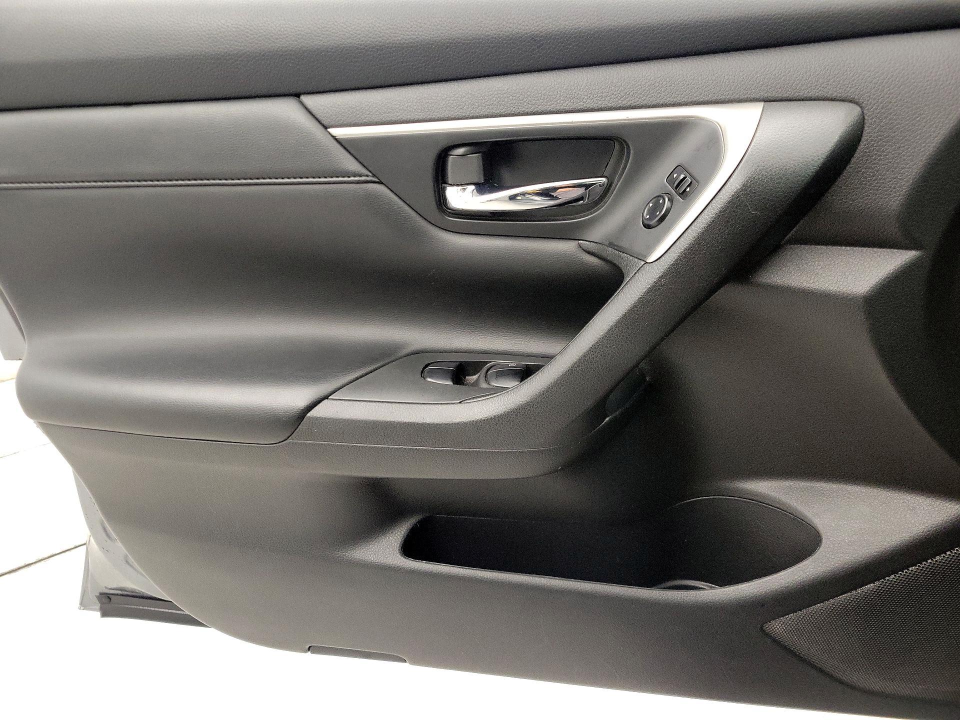 Thumbnail: 2015 Nissan Altima - 12