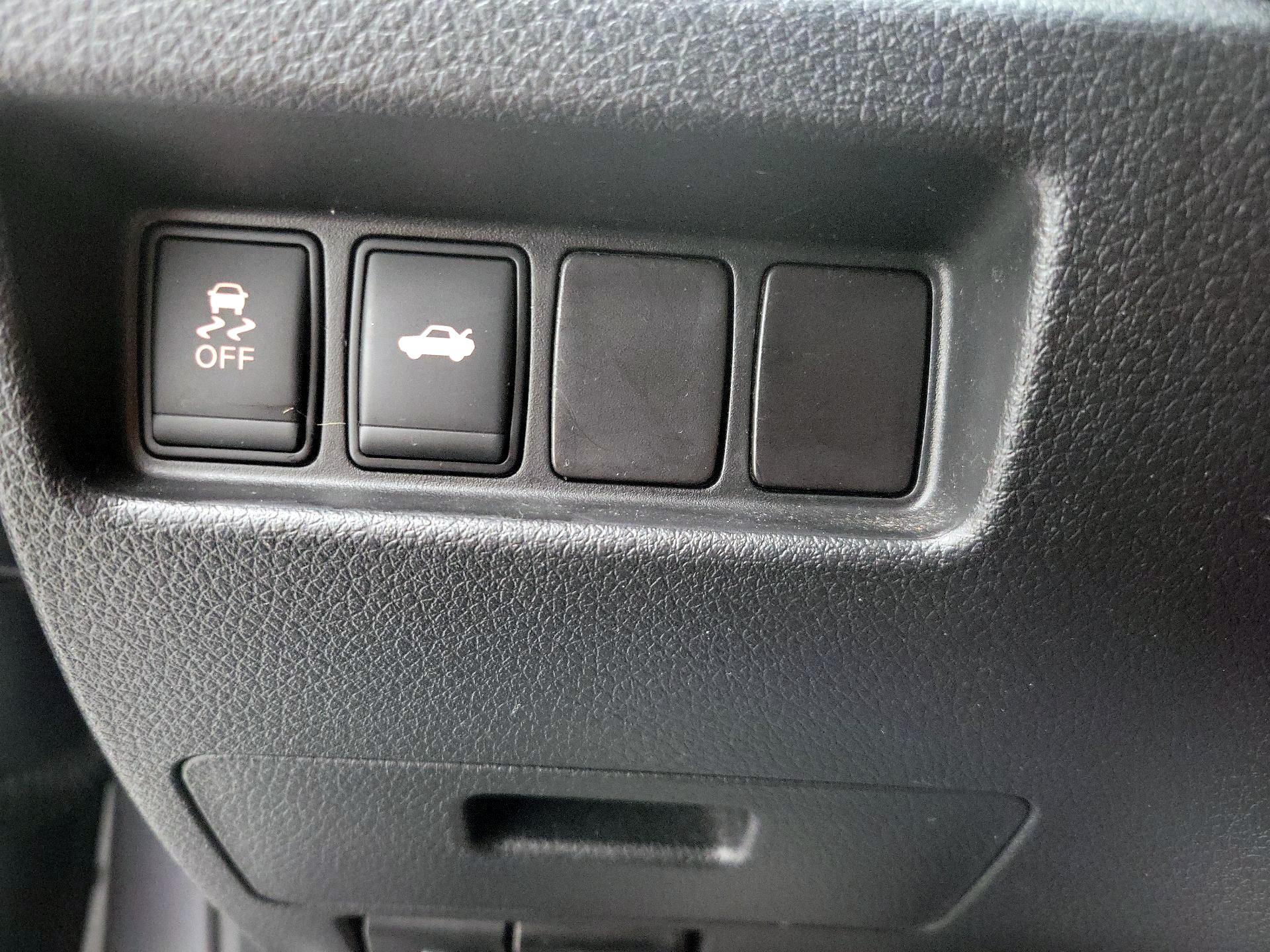 Thumbnail: 2015 Nissan Altima - 13