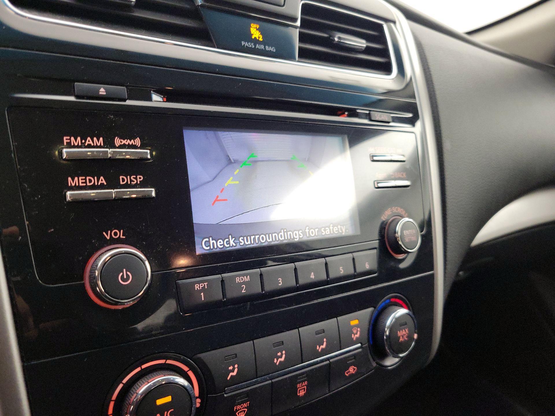 Thumbnail: 2015 Nissan Altima - 14