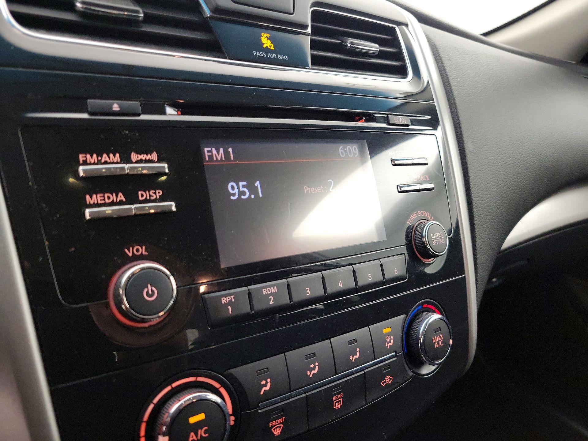 Thumbnail: 2015 Nissan Altima - 15