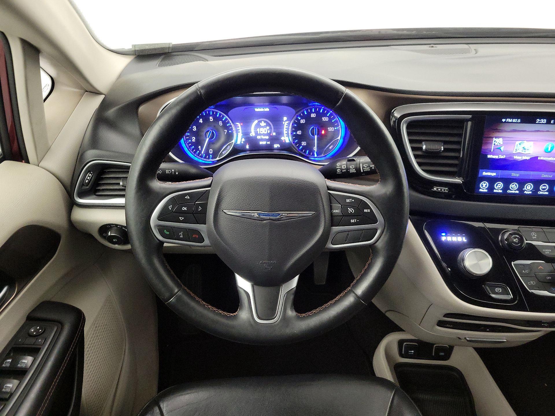 Thumbnail: 2017 Chrysler Pacifica - 10