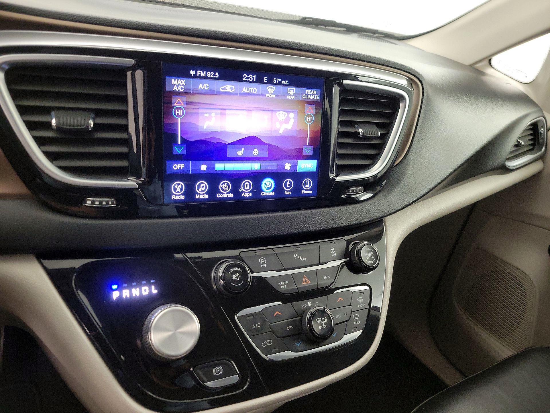 Thumbnail: 2017 Chrysler Pacifica - 16