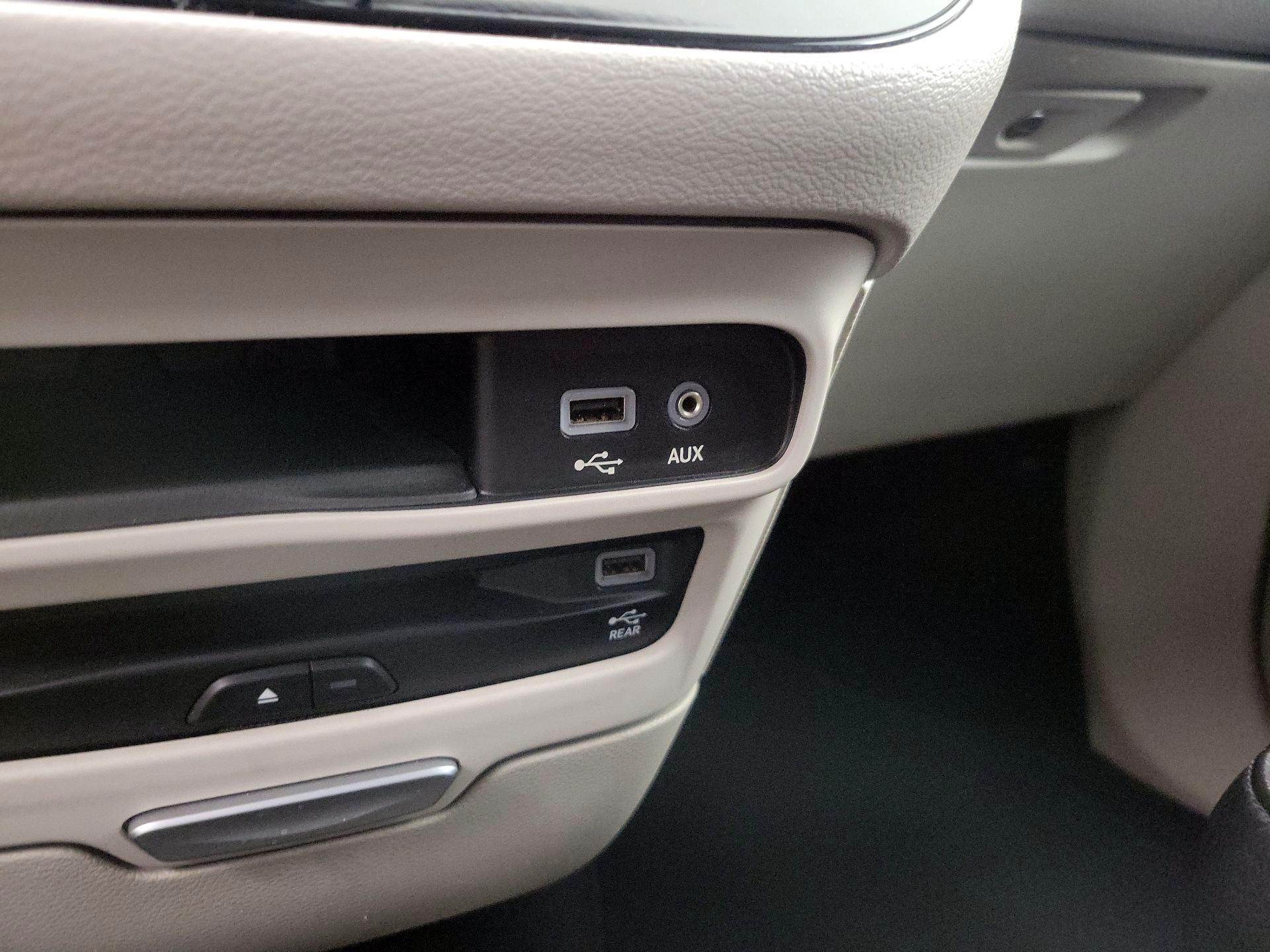 Thumbnail: 2017 Chrysler Pacifica - 18