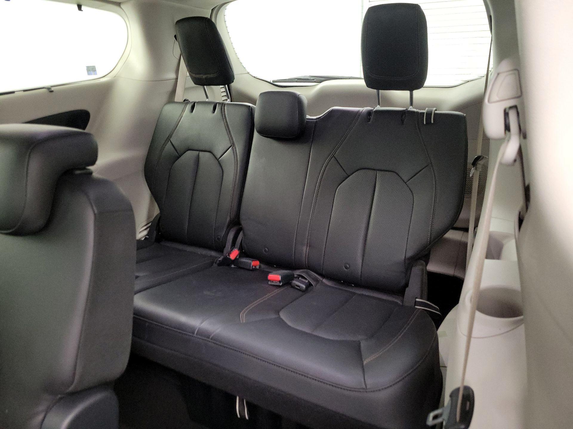 Thumbnail: 2017 Chrysler Pacifica - 20