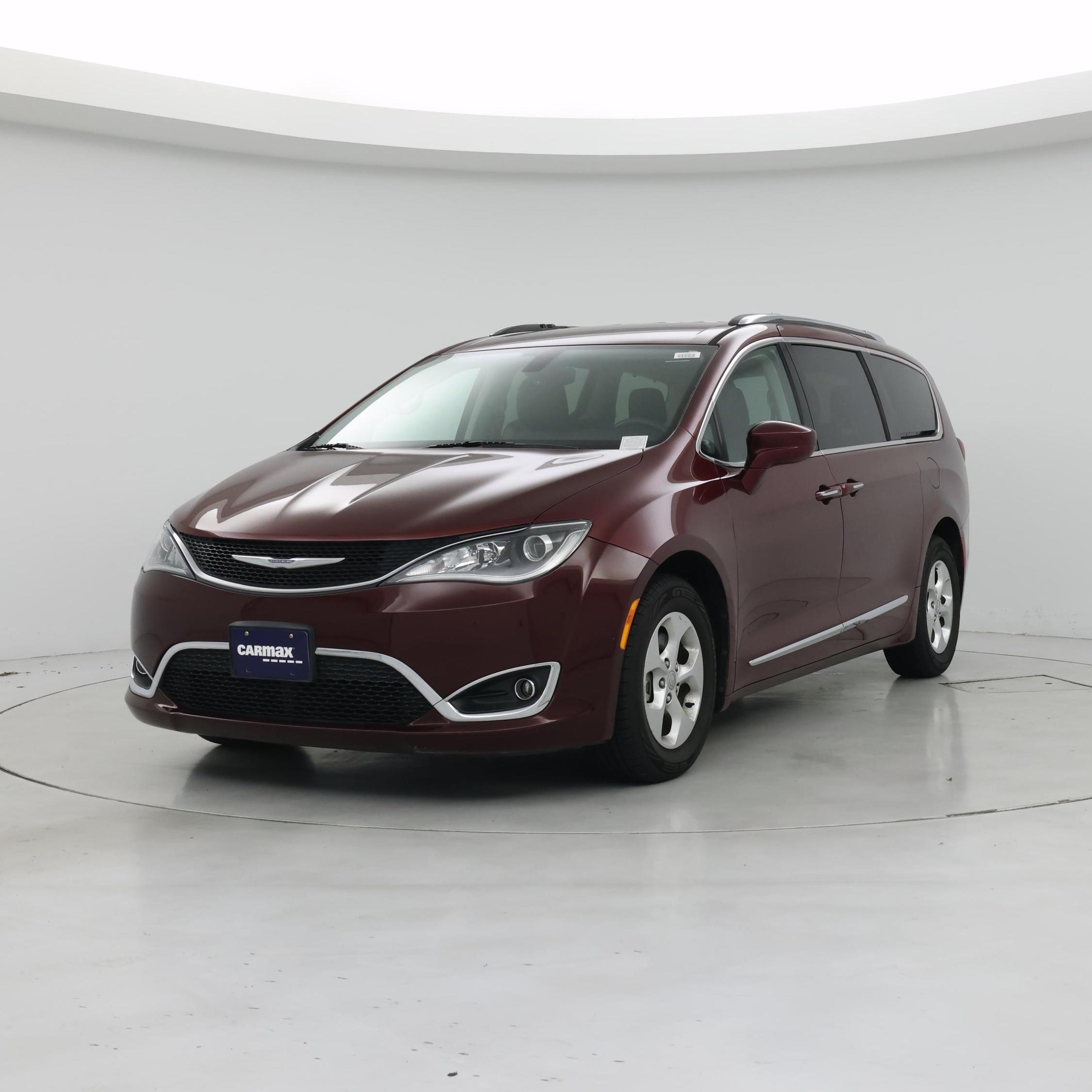 Thumbnail: 2017 Chrysler Pacifica - 4
