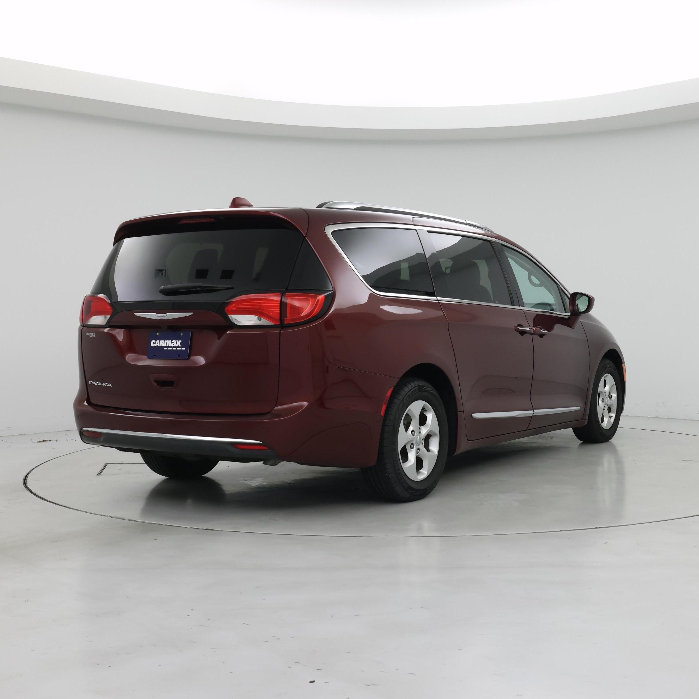 Thumbnail: 2017 Chrysler Pacifica - 8