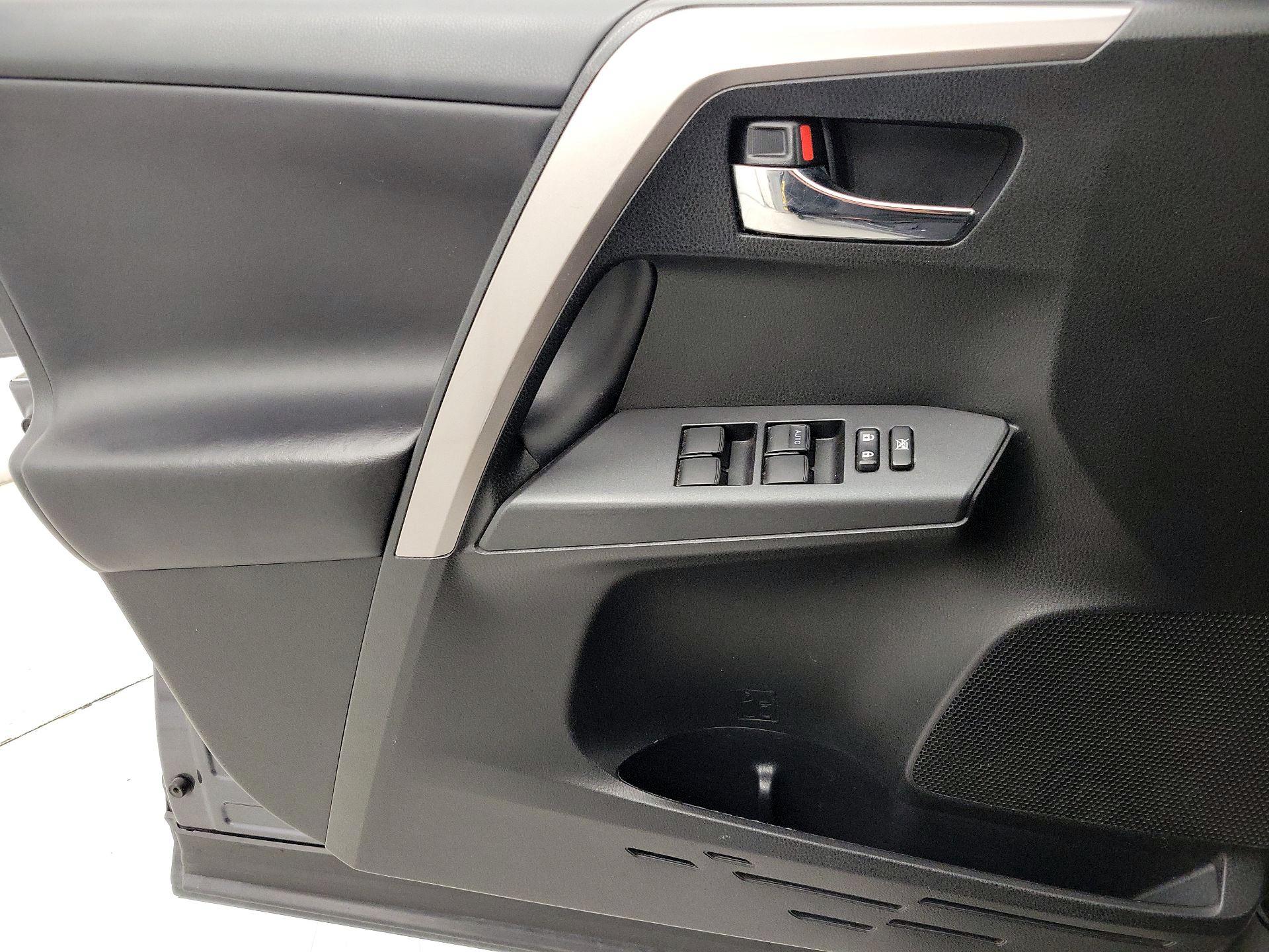 Thumbnail: 2018 Toyota RAV4 - 12