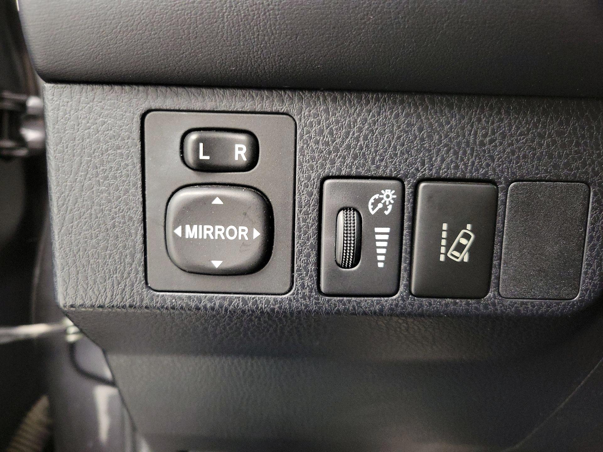 Thumbnail: 2018 Toyota RAV4 - 13