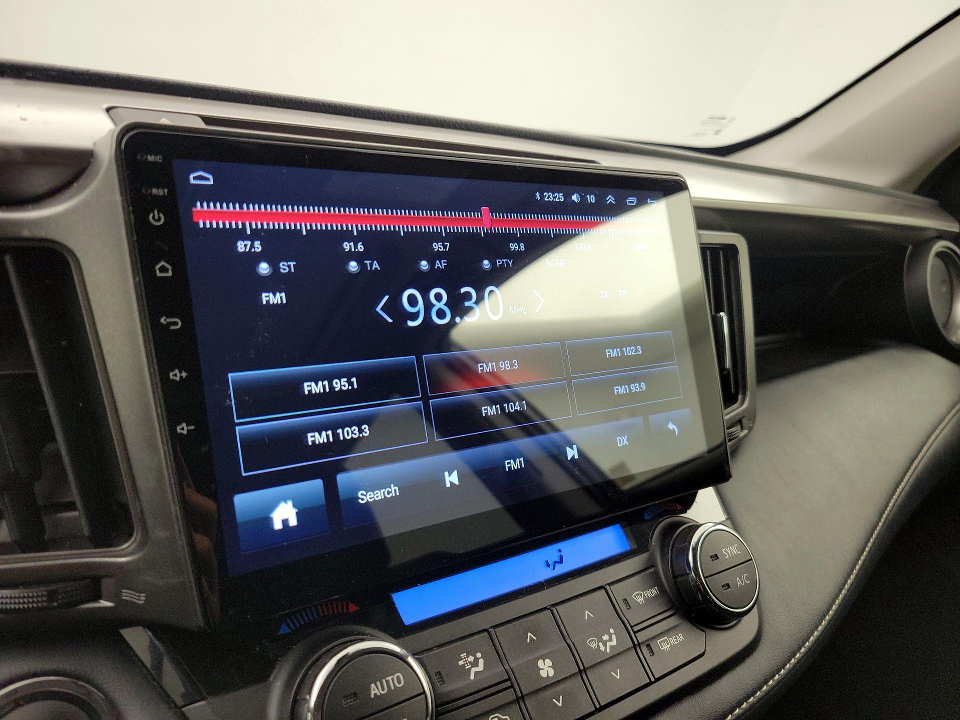 Thumbnail: 2018 Toyota RAV4 - 15