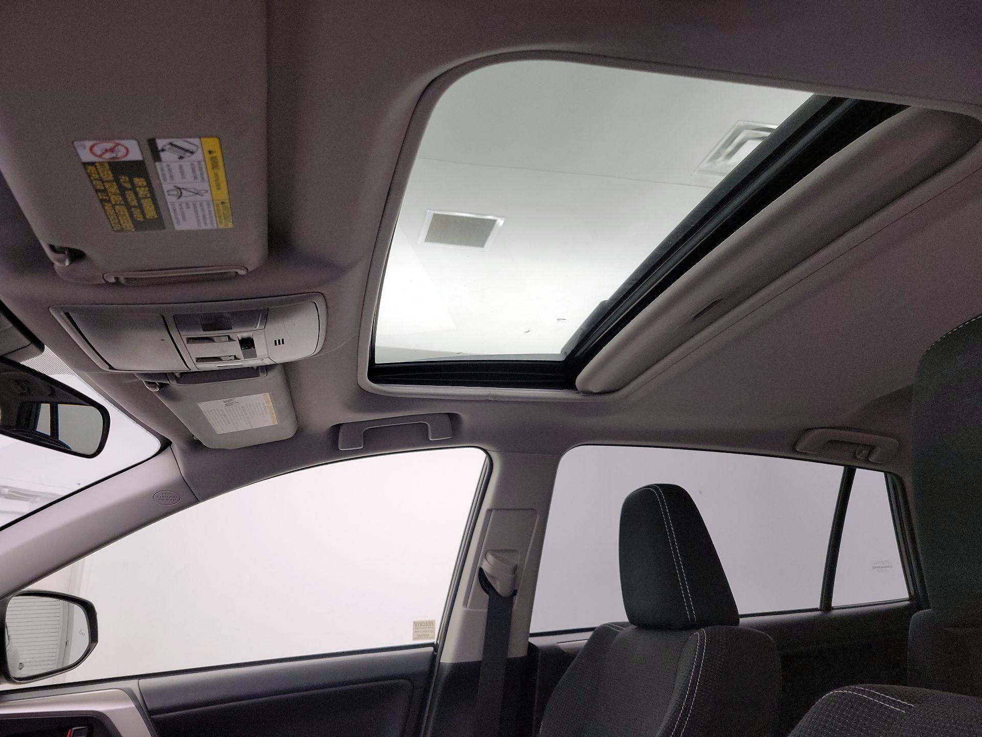 Thumbnail: 2018 Toyota RAV4 - 19