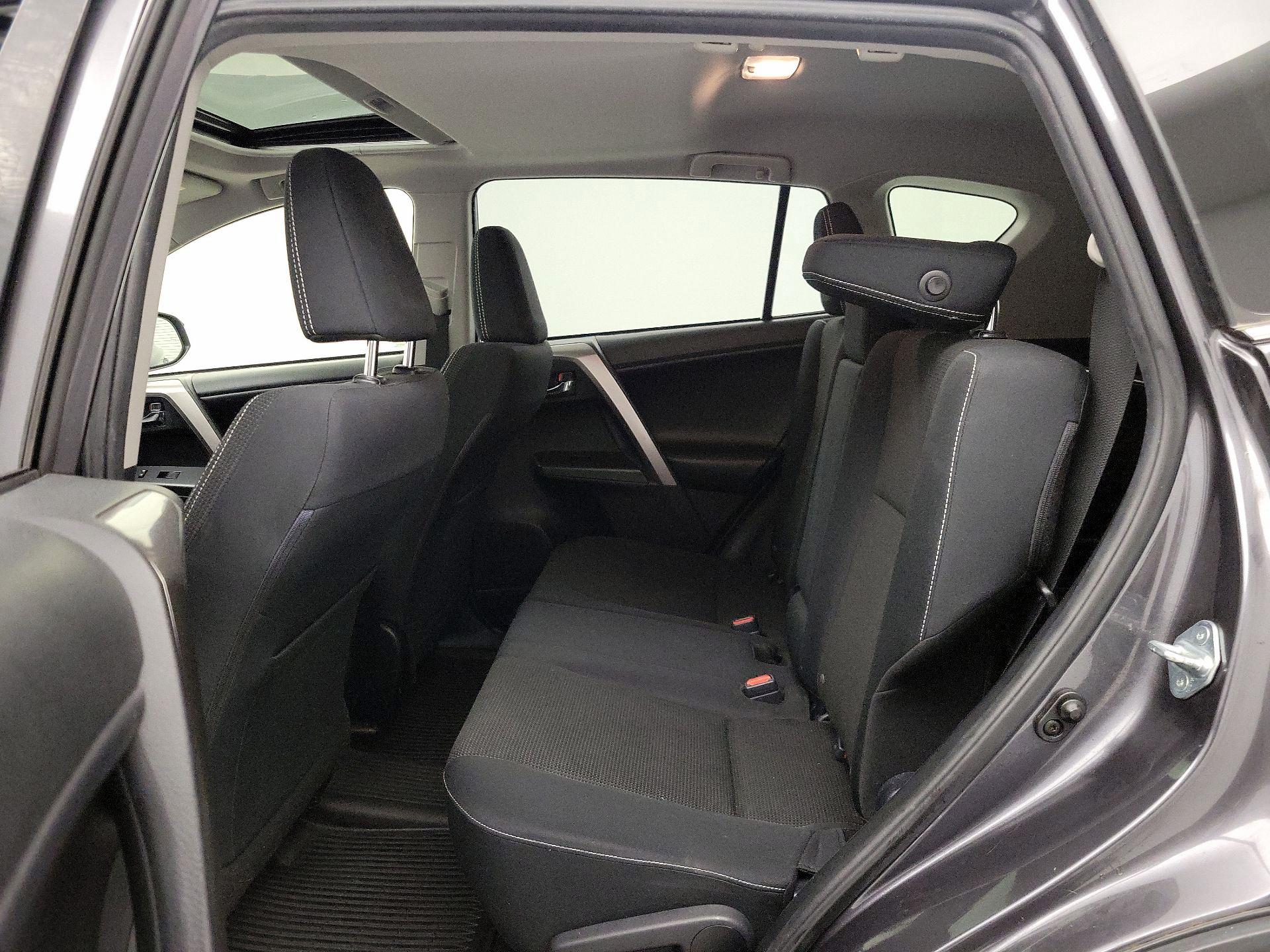 Thumbnail: 2018 Toyota RAV4 - 20