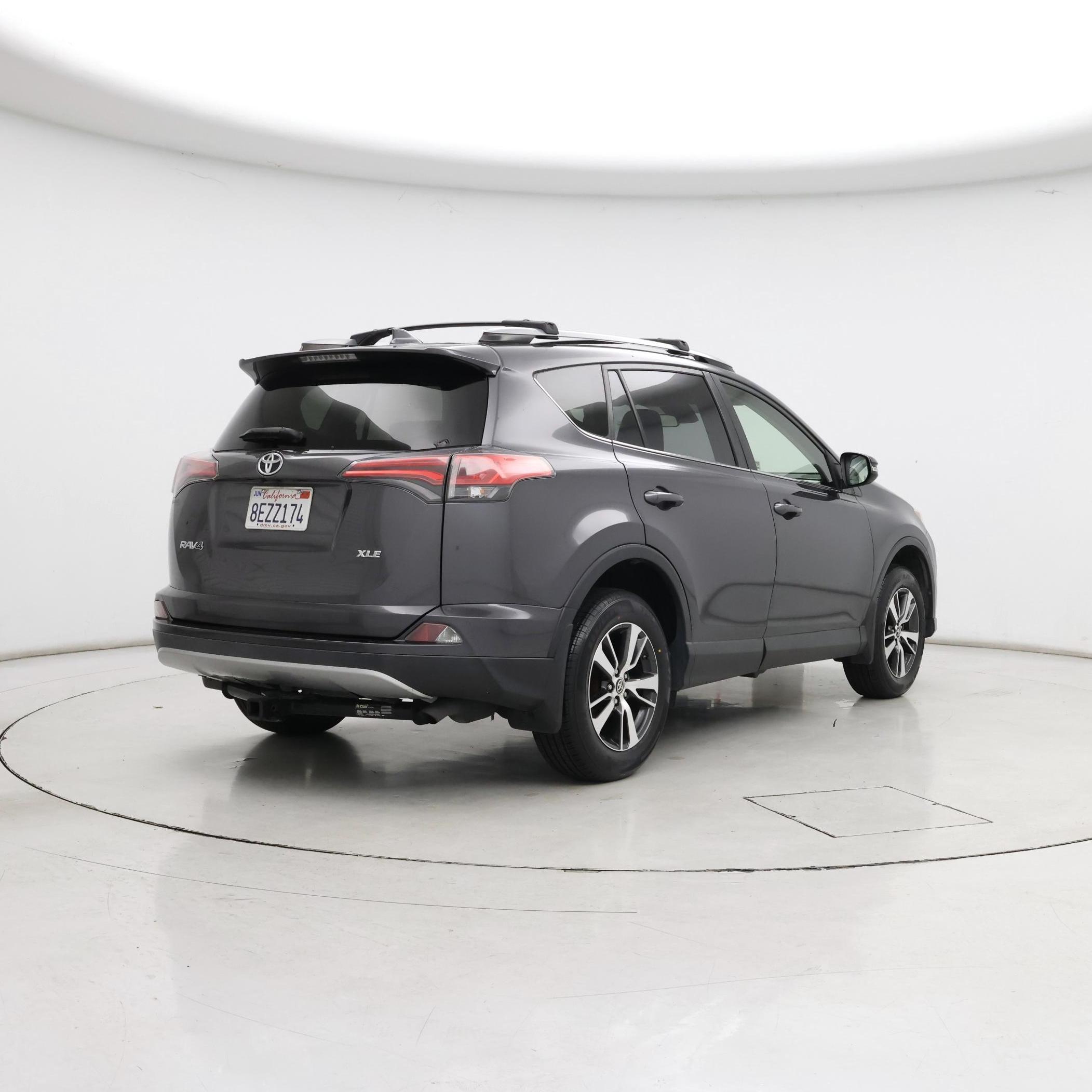 Thumbnail: 2018 Toyota RAV4 - 8