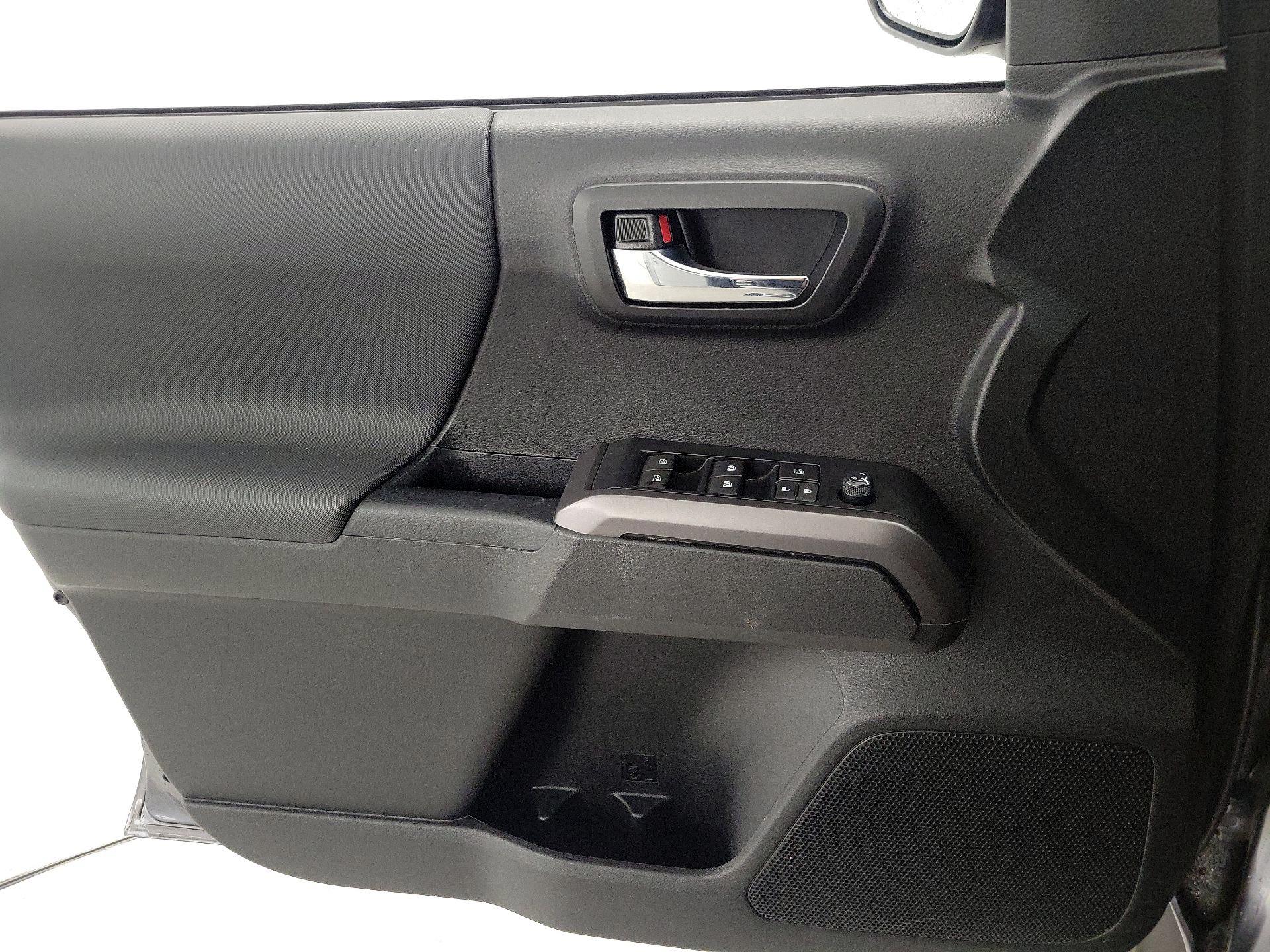 Thumbnail: 2021 Toyota Tacoma - 12