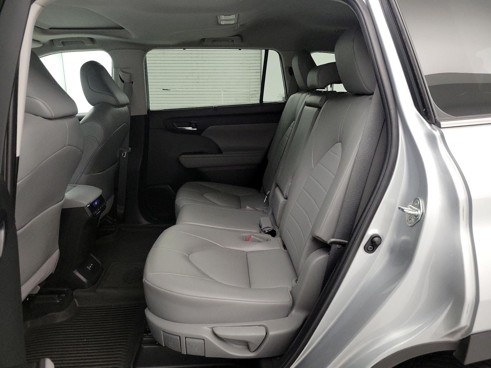 Thumbnail: 2022 Toyota Highlander - 19