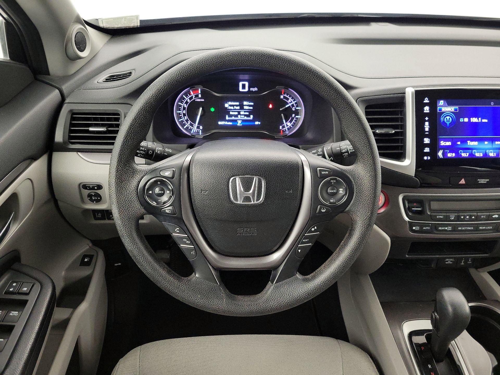 Thumbnail: 2017 Honda Pilot - 10