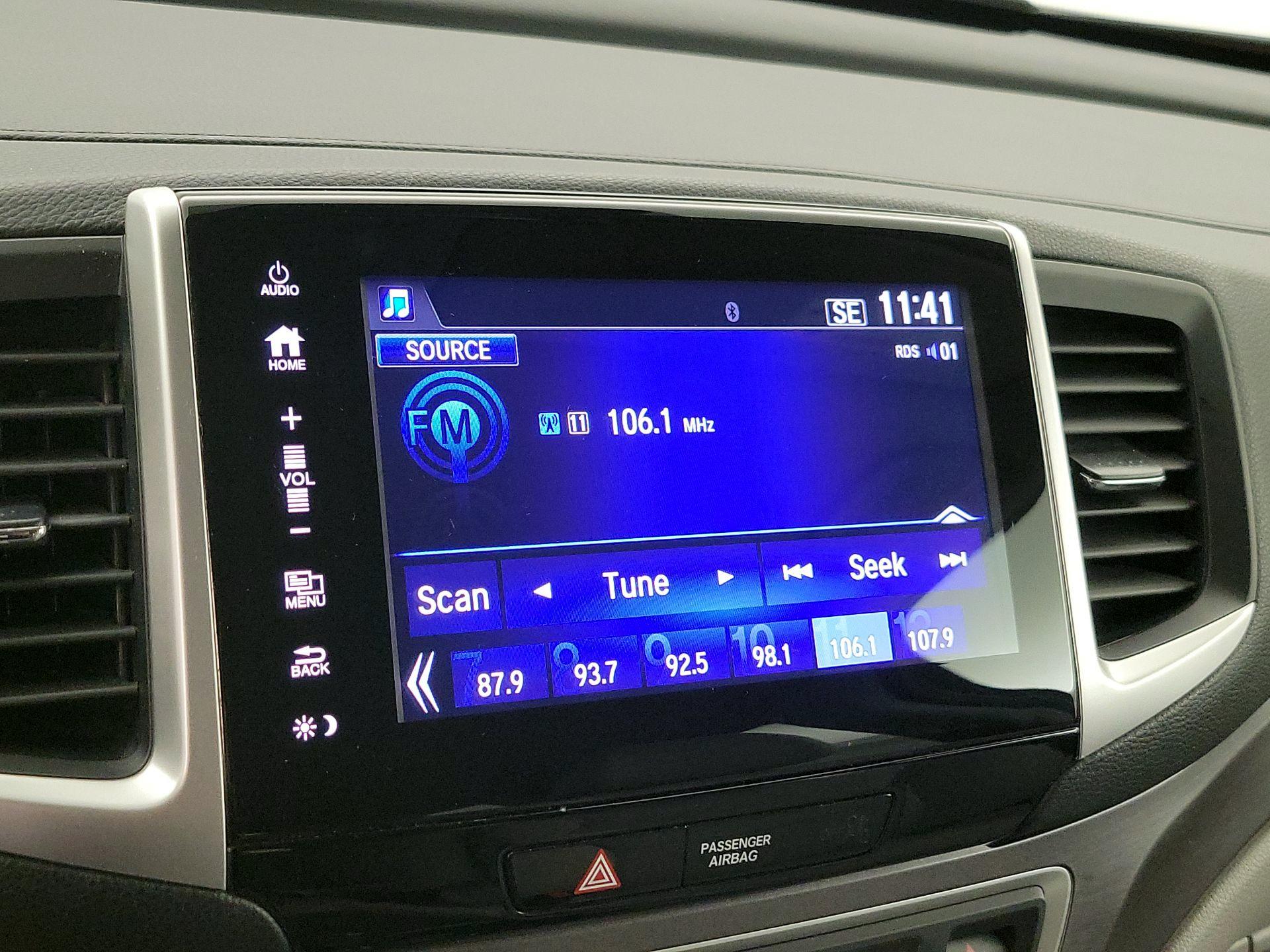 Thumbnail: 2017 Honda Pilot - 15