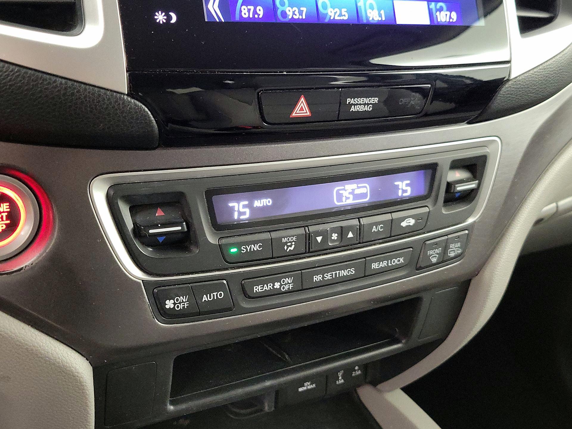 Thumbnail: 2017 Honda Pilot - 16