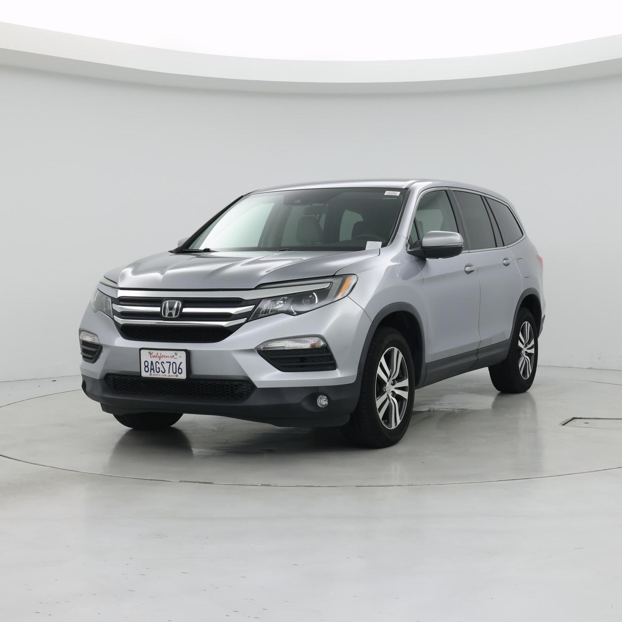 Thumbnail: 2017 Honda Pilot - 4