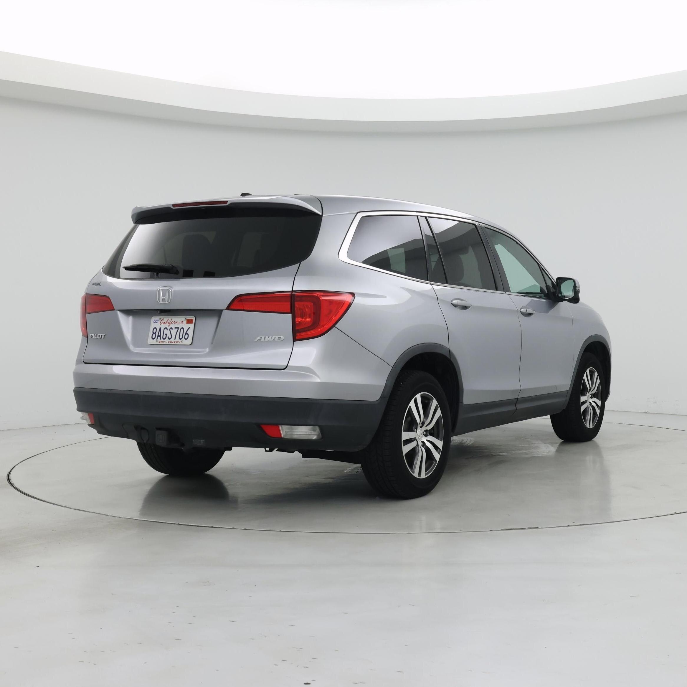 Thumbnail: 2017 Honda Pilot - 8