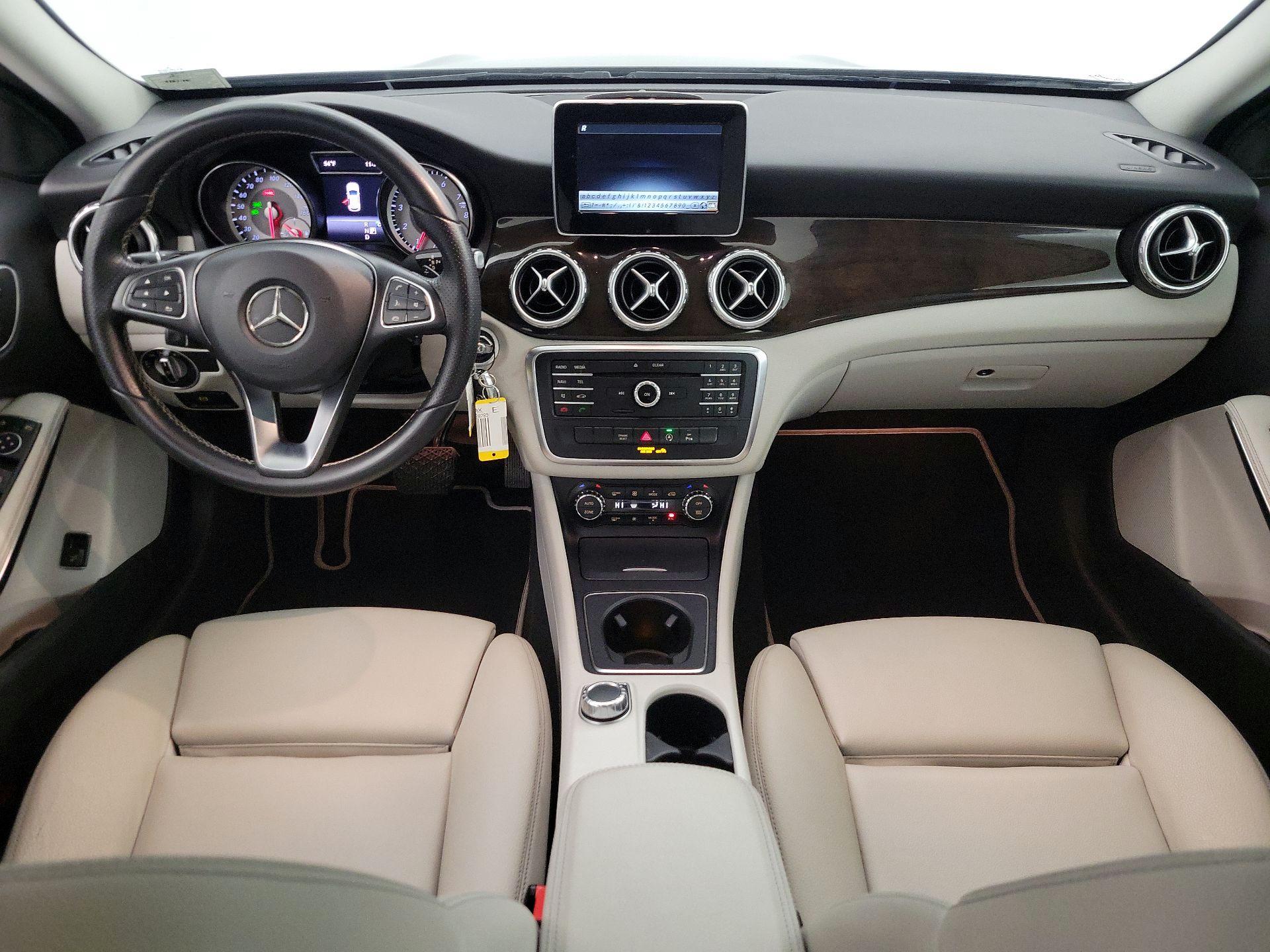 Thumbnail: 2017 Mercedes-Benz GLA - 9