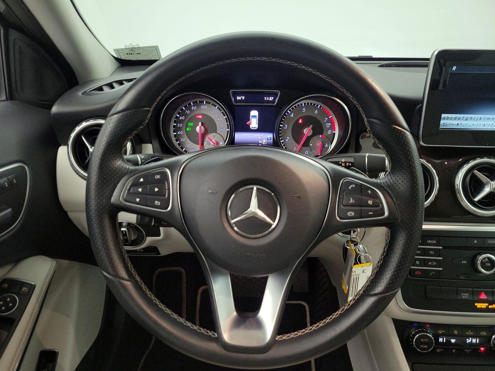 Thumbnail: 2017 Mercedes-Benz GLA - 10