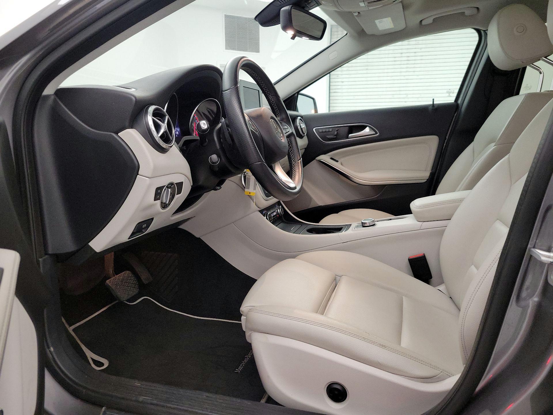 Thumbnail: 2017 Mercedes-Benz GLA - 11