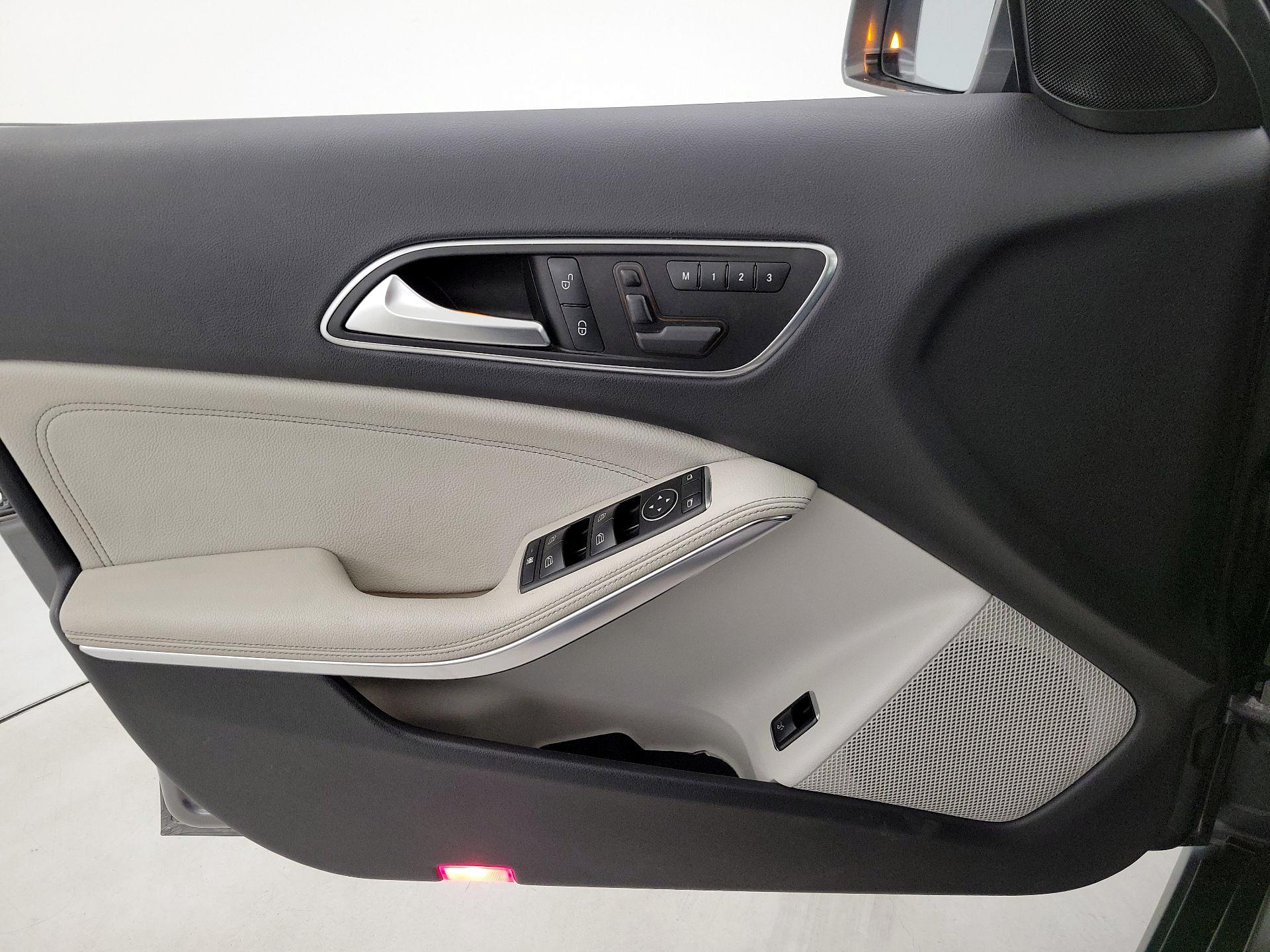 Thumbnail: 2017 Mercedes-Benz GLA - 12