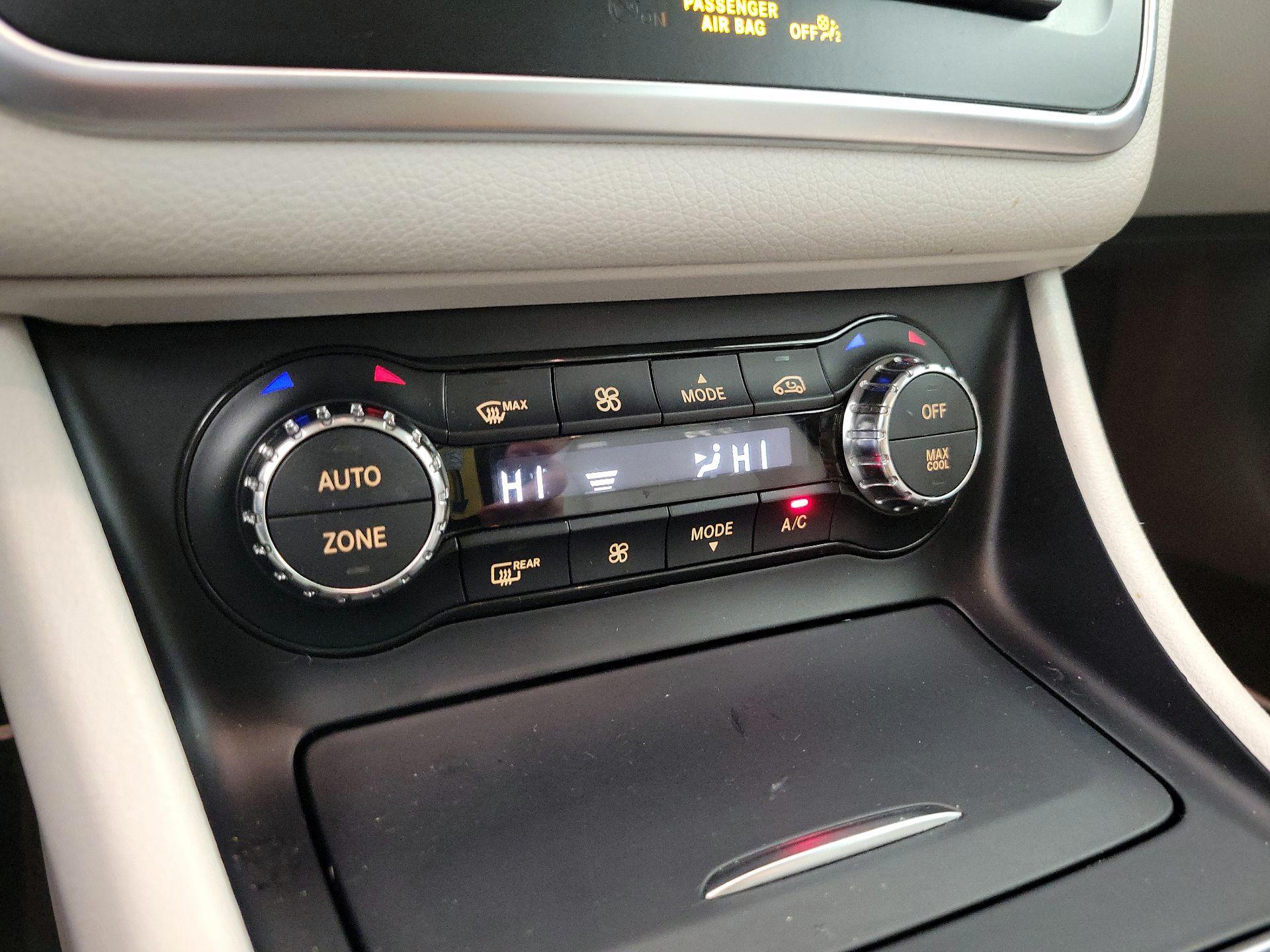 Thumbnail: 2017 Mercedes-Benz GLA - 16