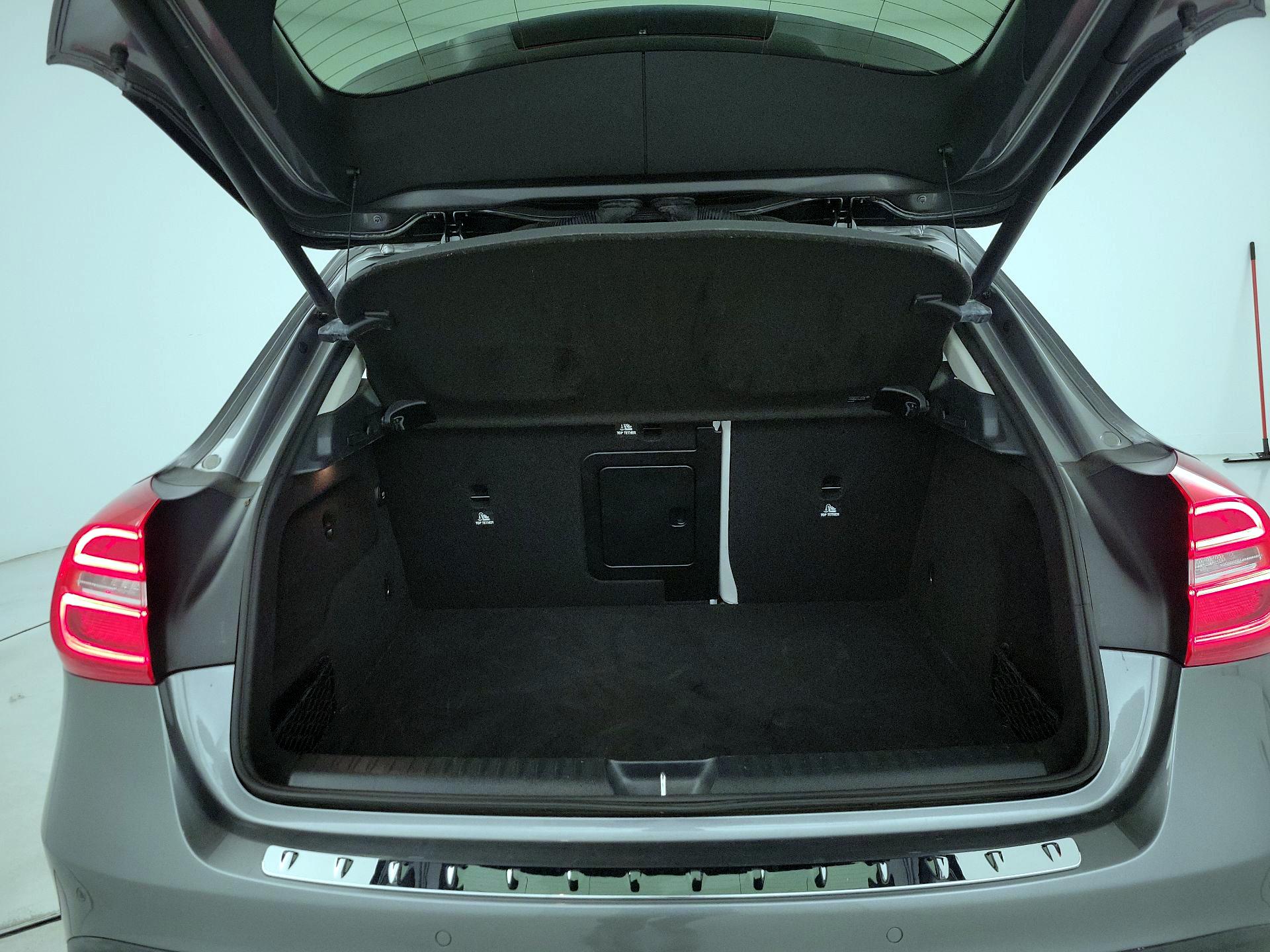 Thumbnail: 2017 Mercedes-Benz GLA - 20