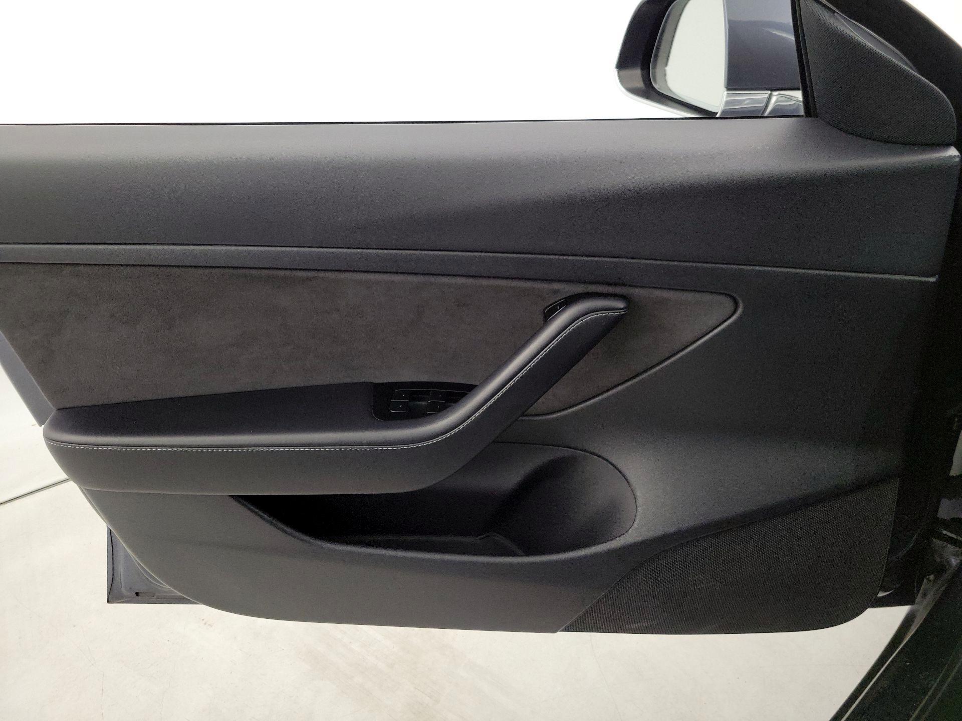 Thumbnail: 2020 Tesla Model 3 - 12