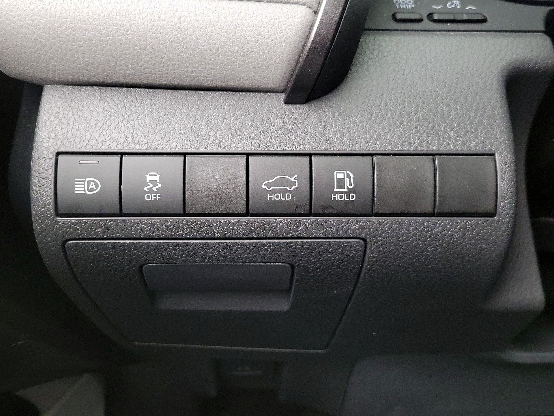 Thumbnail: 2020 Toyota Camry - 13