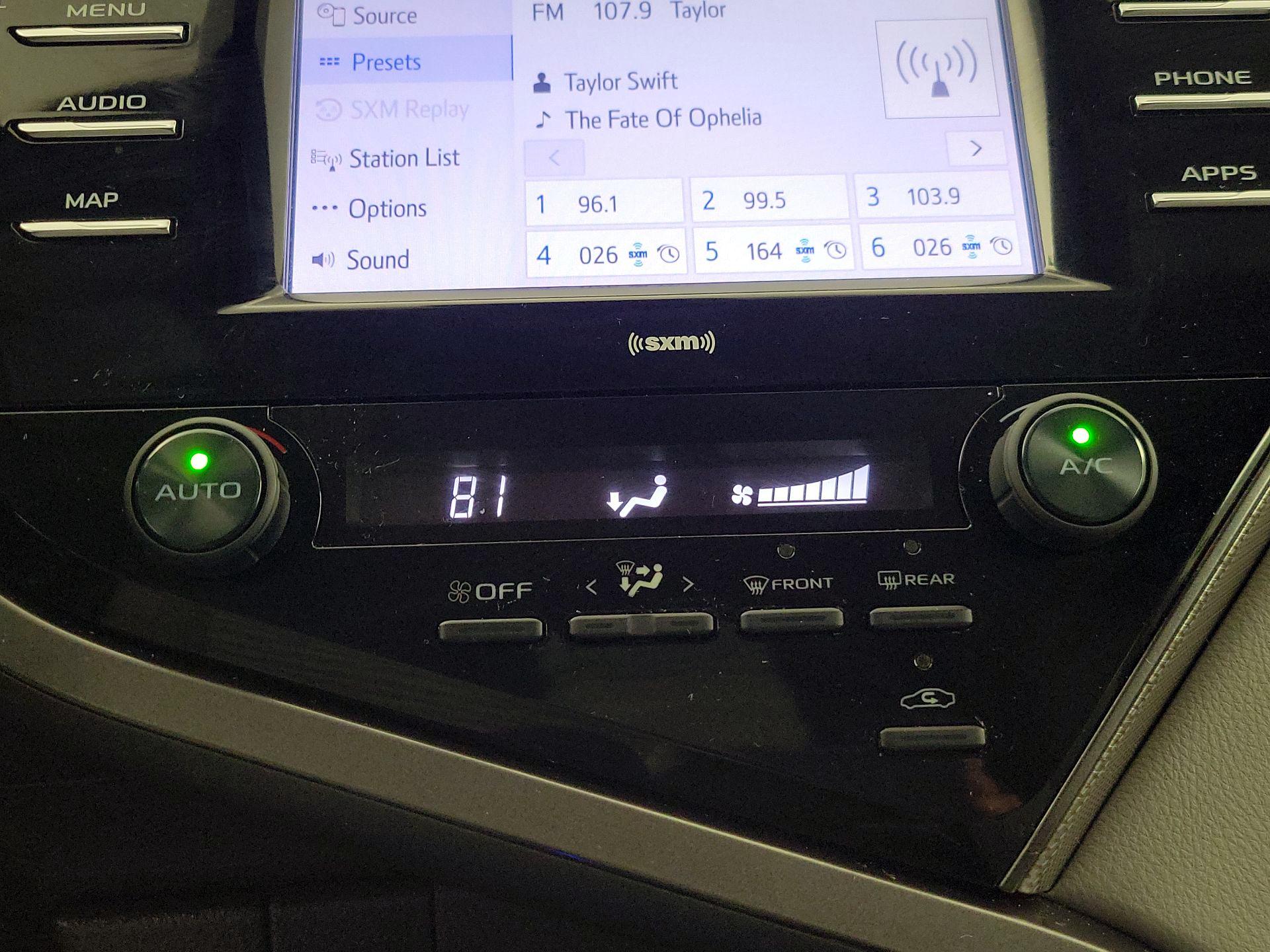 Thumbnail: 2020 Toyota Camry - 16