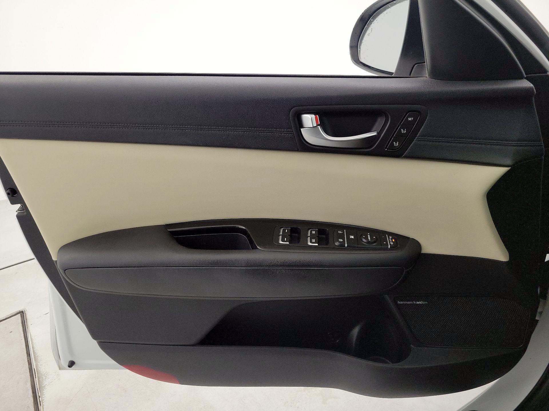 Thumbnail: 2017 Kia Optima - 12