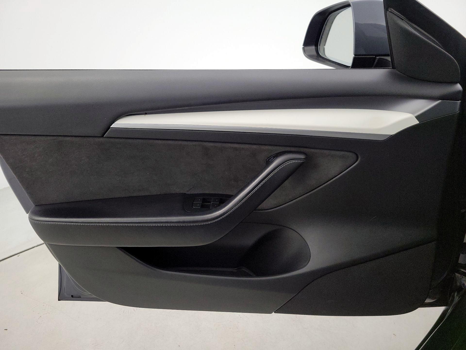 Thumbnail: 2023 Tesla Model 3 - 12