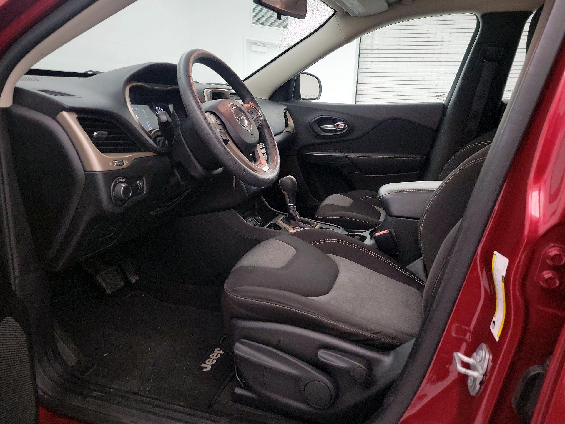 Thumbnail: 2015 Jeep Cherokee - 11