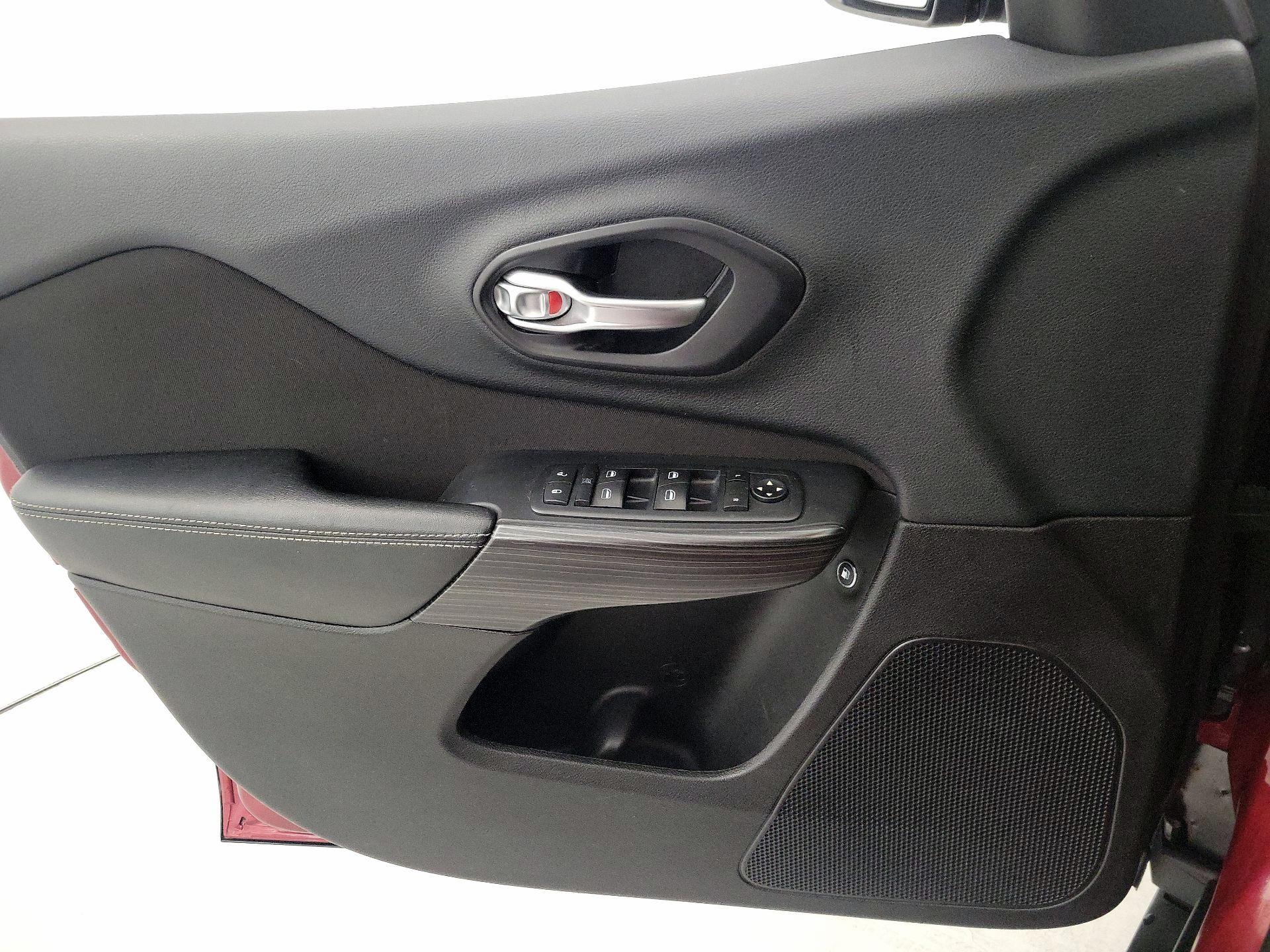 Thumbnail: 2015 Jeep Cherokee - 12