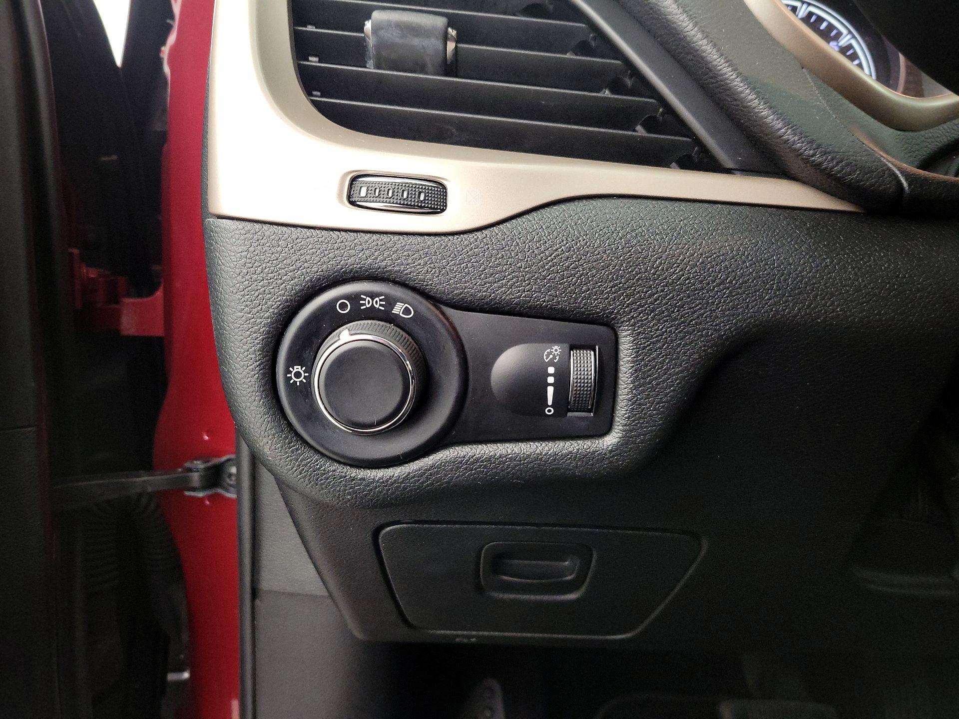 Thumbnail: 2015 Jeep Cherokee - 13