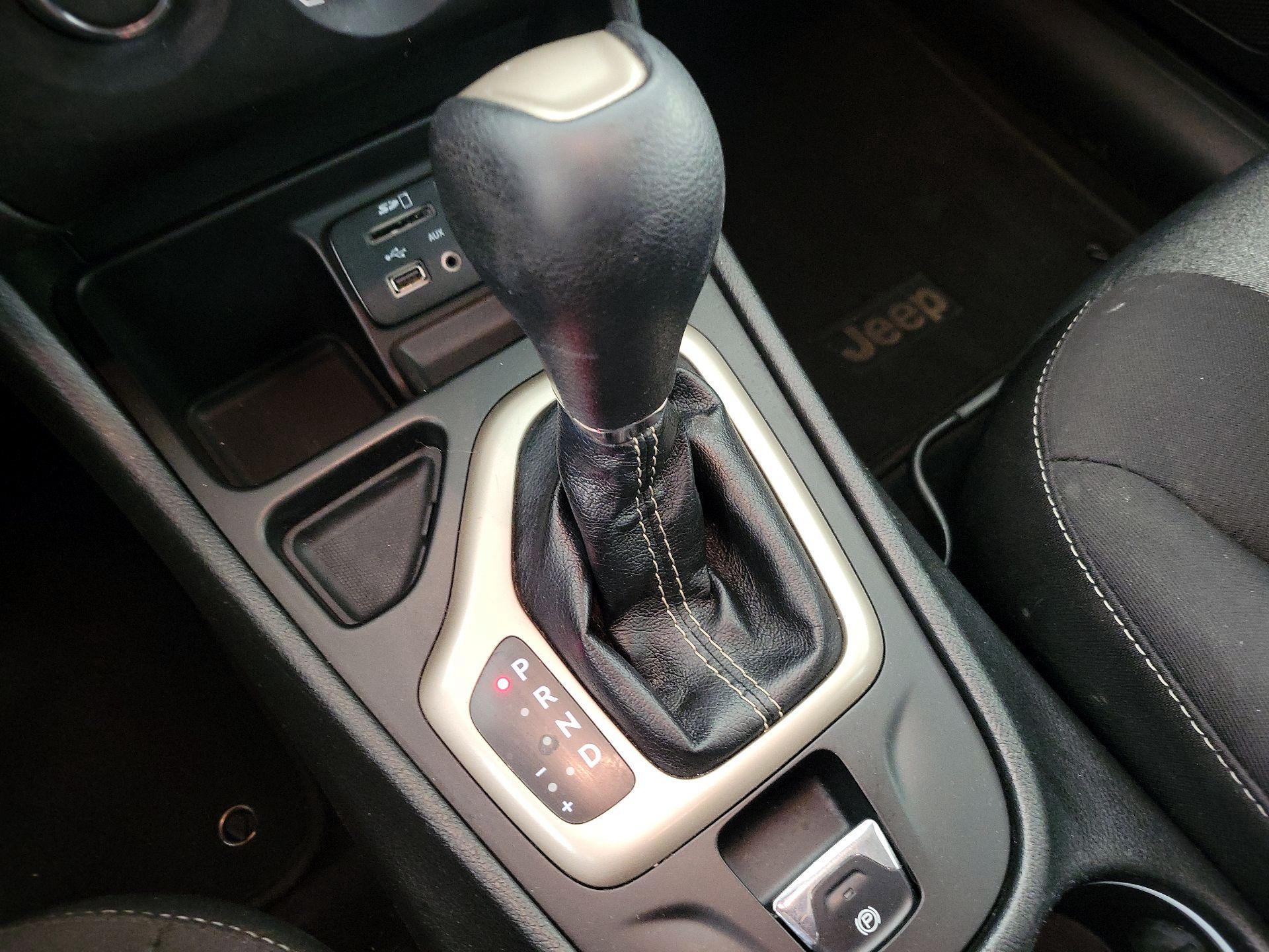 Thumbnail: 2015 Jeep Cherokee - 16