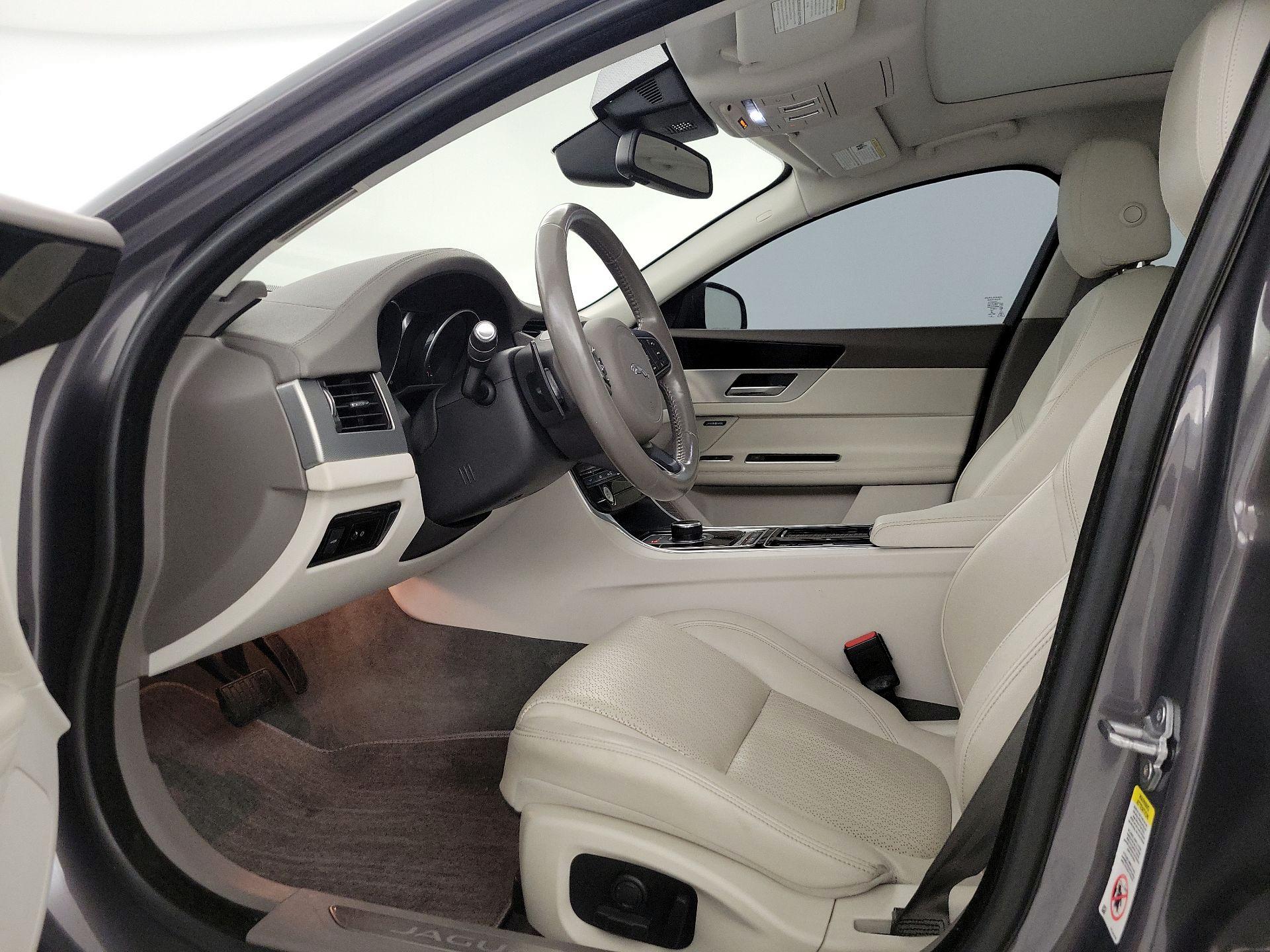 Thumbnail: 2017 Jaguar XF - 11