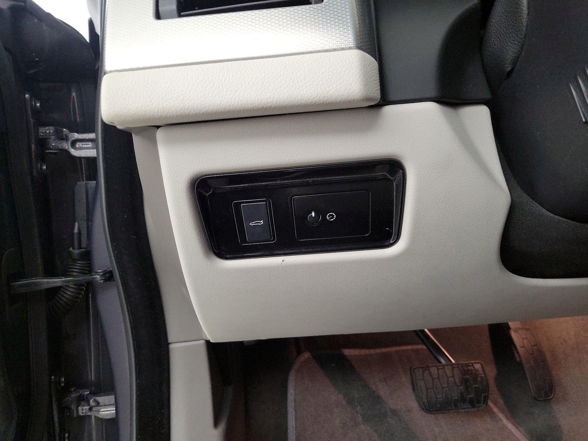 Thumbnail: 2017 Jaguar XF - 13