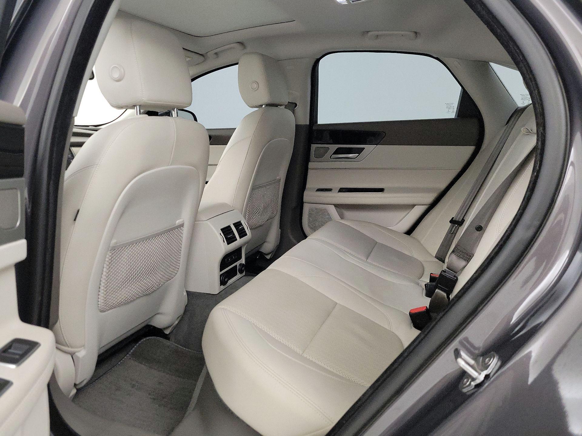 Thumbnail: 2017 Jaguar XF - 19