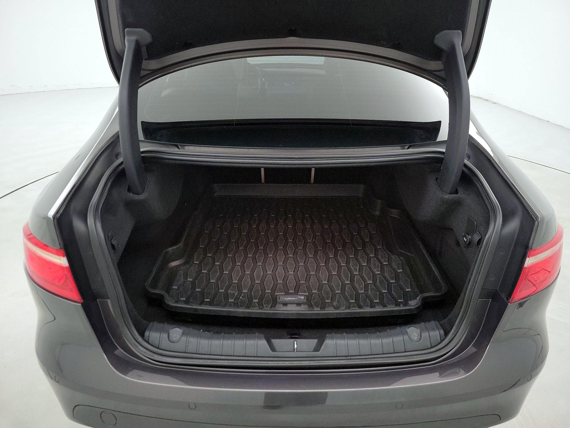 Thumbnail: 2017 Jaguar XF - 20