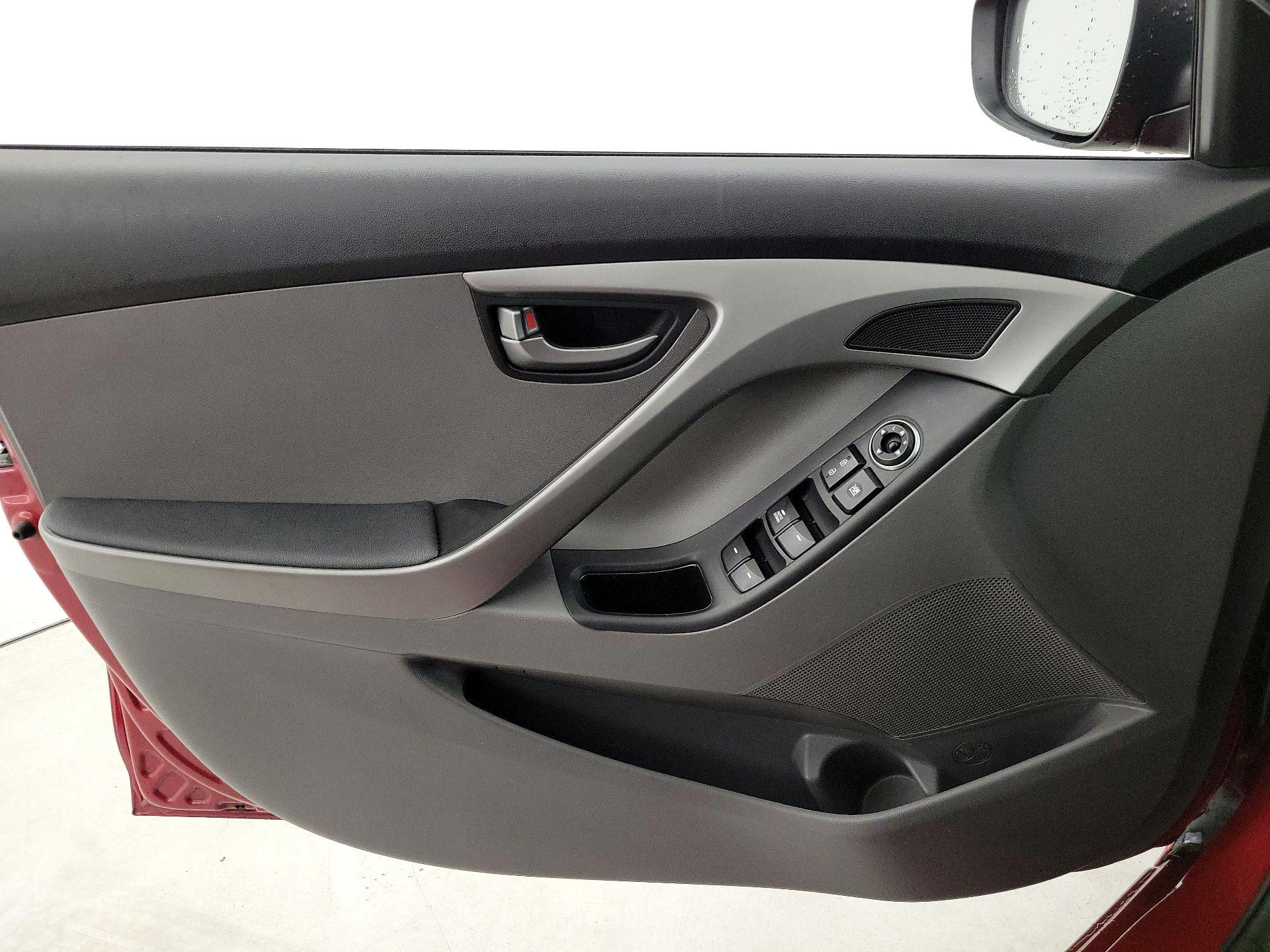 Thumbnail: 2016 Hyundai Elantra - 12