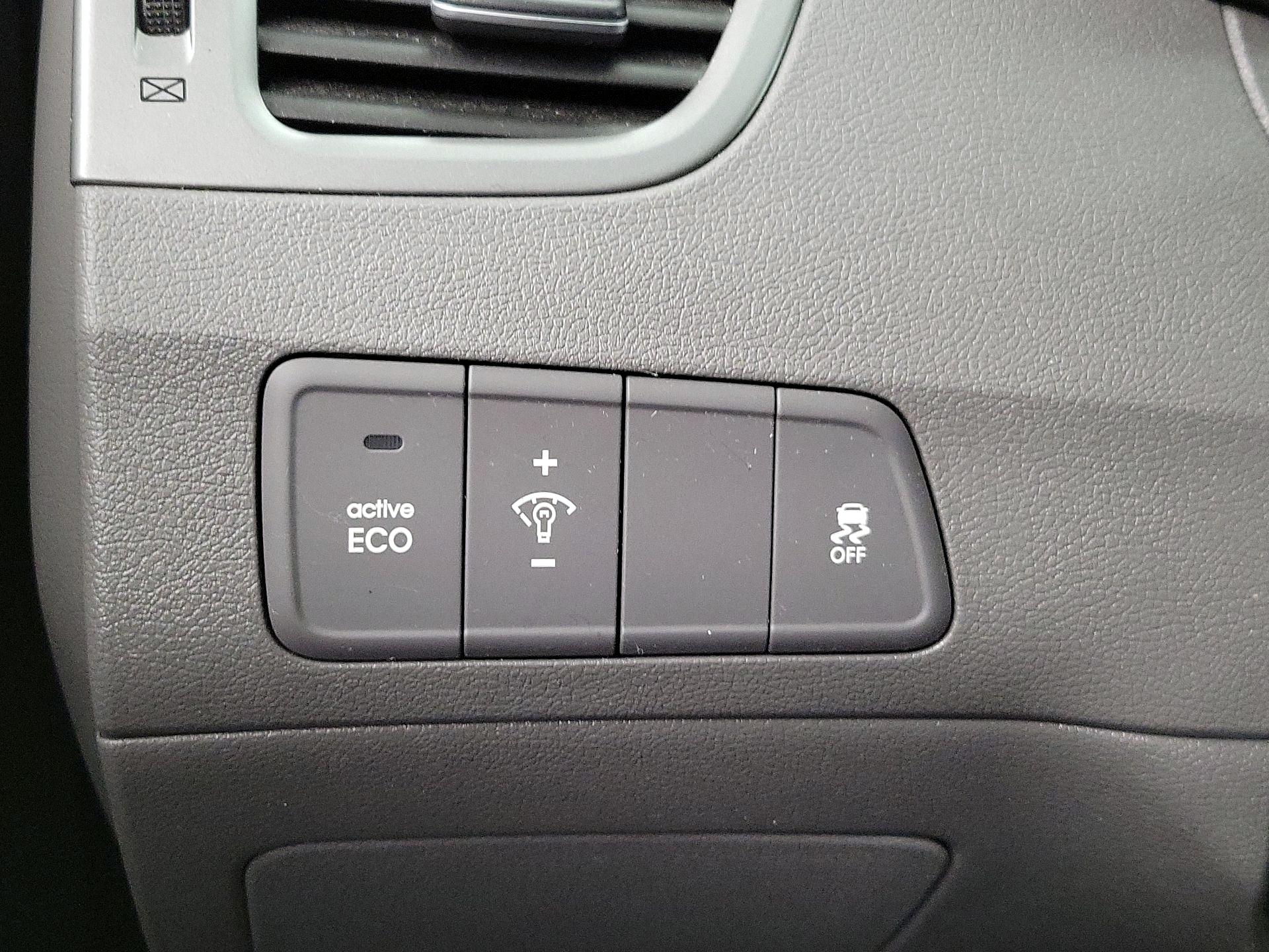 Thumbnail: 2016 Hyundai Elantra - 13