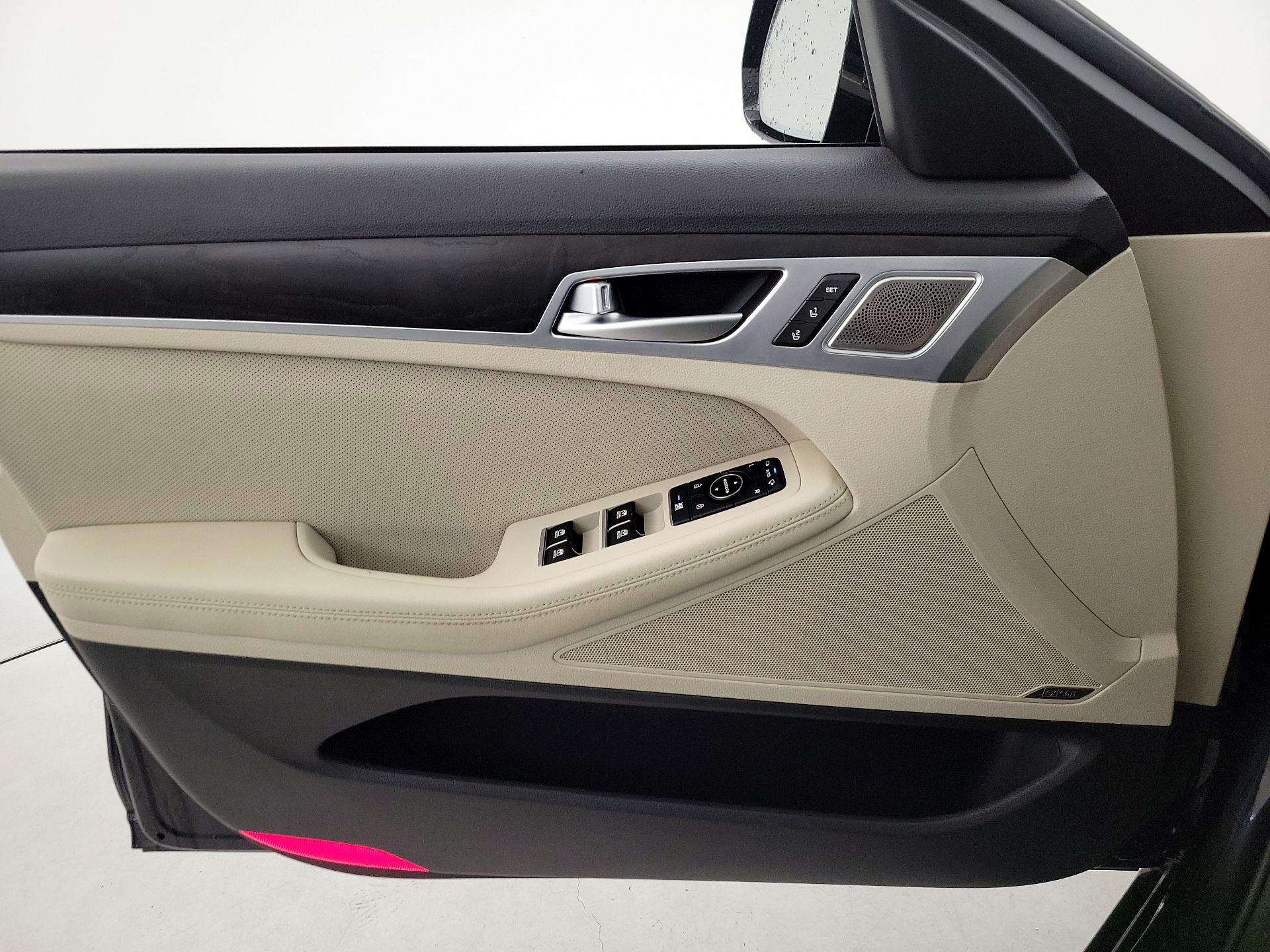 Thumbnail: 2018 Genesis G80 - 12