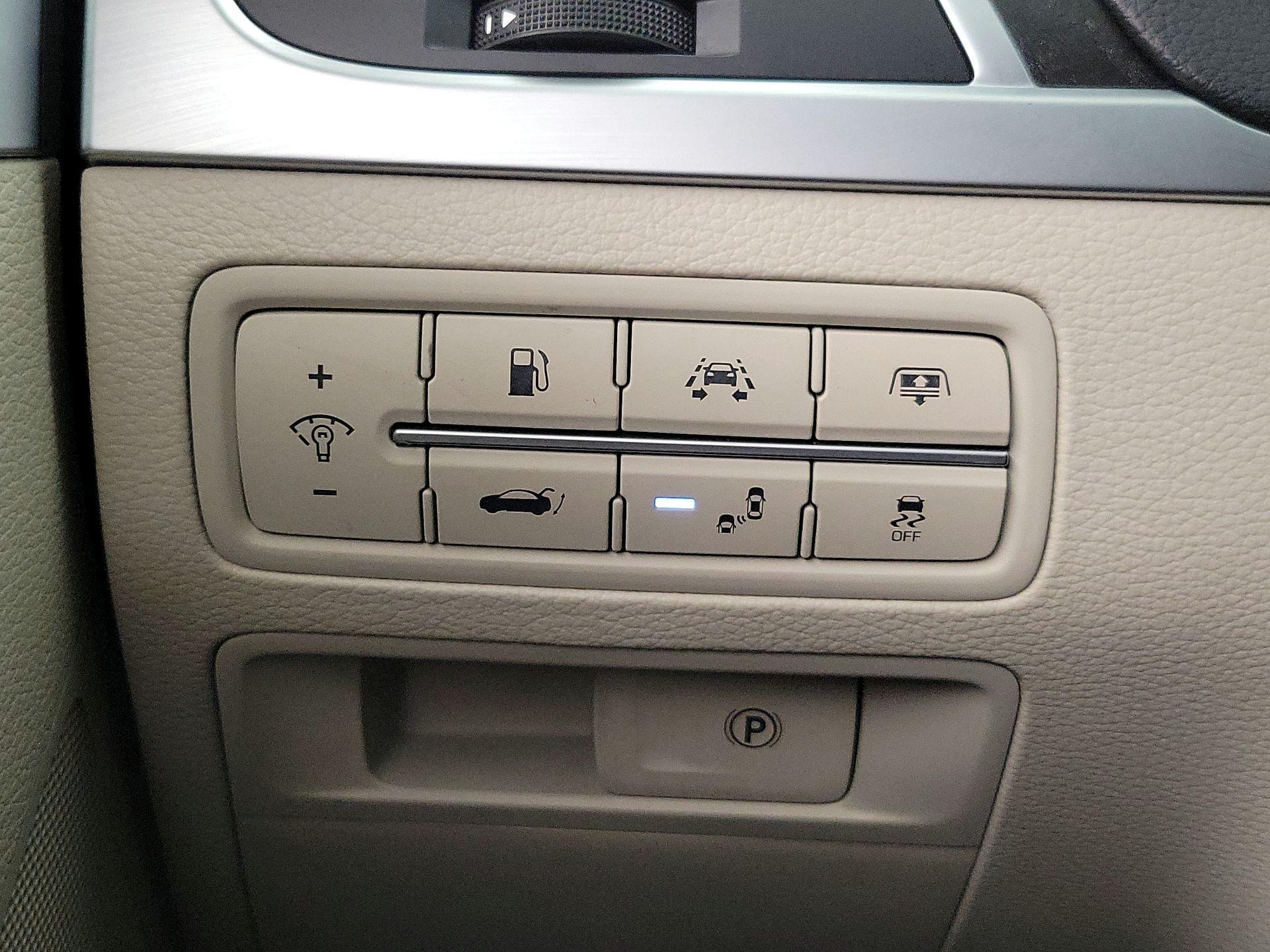 Thumbnail: 2018 Genesis G80 - 13